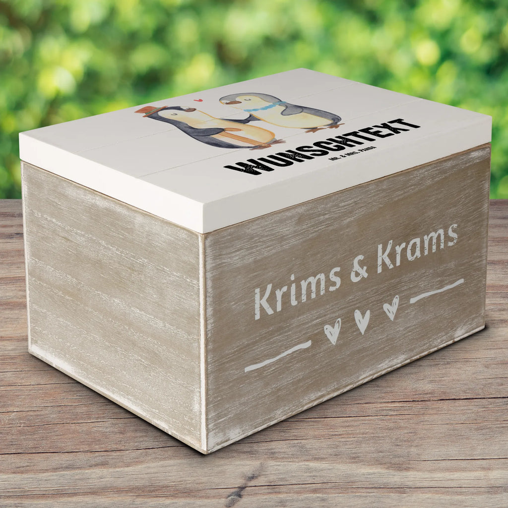 Personalisierte Holzkiste Pinguin Beste Großeltern der Welt Holzkiste mit Namen, Kiste mit Namen, Schatzkiste mit Namen, Truhe mit Namen, Schatulle mit Namen, Erinnerungsbox mit Namen, Erinnerungskiste, mit Namen, Dekokiste mit Namen, Aufbewahrungsbox mit Namen, Holzkiste Personalisiert, Kiste Personalisiert, Schatzkiste Personalisiert, Truhe Personalisiert, Schatulle Personalisiert, Erinnerungsbox Personalisiert, Erinnerungskiste Personalisiert, Dekokiste Personalisiert, Aufbewahrungsbox Personalisiert, Geschenkbox personalisiert, GEschenkdose personalisiert, für, Dankeschön, Geschenk, Schenken, Geburtstag, Geburtstagsgeschenk, Geschenkidee, Danke, Bedanken, Mitbringsel, Freude machen, Geschenktipp, Großeltern, Grosseltern, Großmutter, Großvater, Opa, Omi, Oma, Opi. Großpapa, Großmama, Enkel, Enkelin, Enkelkind, Kleinigkeit, Omma, Ommi, Oppa, Oppi, Bester