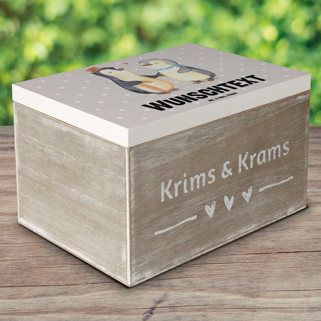 Personalisierte Holzkiste Pinguin Beste Großeltern der Welt Holzkiste mit Namen, Kiste mit Namen, Schatzkiste mit Namen, Truhe mit Namen, Schatulle mit Namen, Erinnerungsbox mit Namen, Erinnerungskiste, mit Namen, Dekokiste mit Namen, Aufbewahrungsbox mit Namen, Holzkiste Personalisiert, Kiste Personalisiert, Schatzkiste Personalisiert, Truhe Personalisiert, Schatulle Personalisiert, Erinnerungsbox Personalisiert, Erinnerungskiste Personalisiert, Dekokiste Personalisiert, Aufbewahrungsbox Personalisiert, Geschenkbox personalisiert, GEschenkdose personalisiert, für, Dankeschön, Geschenk, Schenken, Geburtstag, Geburtstagsgeschenk, Geschenkidee, Danke, Bedanken, Mitbringsel, Freude machen, Geschenktipp, Großeltern, Grosseltern, Großmutter, Großvater, Opa, Omi, Oma, Opi. Großpapa, Großmama, Enkel, Enkelin, Enkelkind, Kleinigkeit, Omma, Ommi, Oppa, Oppi, Bester