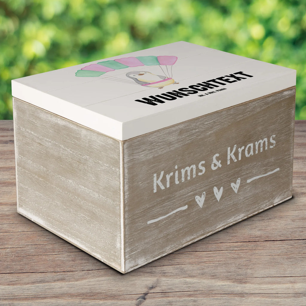 Personalisierte Holzkiste Pinguin Fallschirm springen Holzkiste mit Namen, Kiste mit Namen, Schatzkiste mit Namen, Truhe mit Namen, Schatulle mit Namen, Erinnerungsbox mit Namen, Erinnerungskiste, mit Namen, Dekokiste mit Namen, Aufbewahrungsbox mit Namen, Holzkiste Personalisiert, Kiste Personalisiert, Schatzkiste Personalisiert, Truhe Personalisiert, Schatulle Personalisiert, Erinnerungsbox Personalisiert, Erinnerungskiste Personalisiert, Dekokiste Personalisiert, Aufbewahrungsbox Personalisiert, Geschenkbox personalisiert, GEschenkdose personalisiert, Geschenk, Sport, Sportart, Hobby, Schenken, Danke, Dankeschön, Auszeichnung, Gewinn, Sportler, Fallschirmspringen, Skydive, Fallschirmsprung