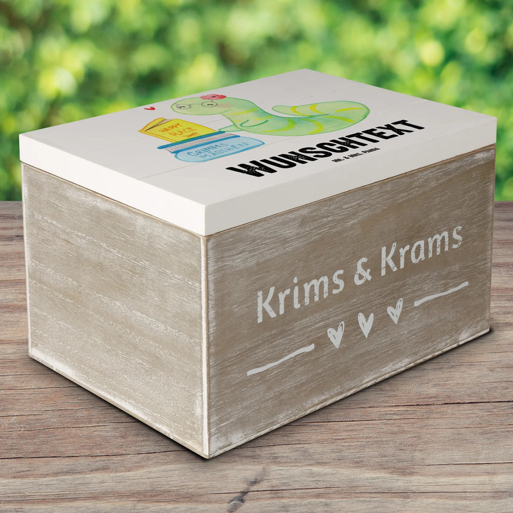 Personalisierte Holzkiste Bibliothekarin Herz Holzkiste mit Namen, Kiste mit Namen, Schatzkiste mit Namen, Truhe mit Namen, Schatulle mit Namen, Erinnerungsbox mit Namen, Erinnerungskiste, mit Namen, Dekokiste mit Namen, Aufbewahrungsbox mit Namen, Holzkiste Personalisiert, Kiste Personalisiert, Schatzkiste Personalisiert, Truhe Personalisiert, Schatulle Personalisiert, Erinnerungsbox Personalisiert, Erinnerungskiste Personalisiert, Dekokiste Personalisiert, Aufbewahrungsbox Personalisiert, Geschenkbox personalisiert, GEschenkdose personalisiert, Beruf, Ausbildung, Jubiläum, Abschied, Rente, Kollege, Kollegin, Geschenk, Schenken, Arbeitskollege, Mitarbeiter, Firma, Danke, Dankeschön, Bibliothekarin, Buchhandlung, Bibliothek, Bücherwurm, Leseratte, Bücherliebe