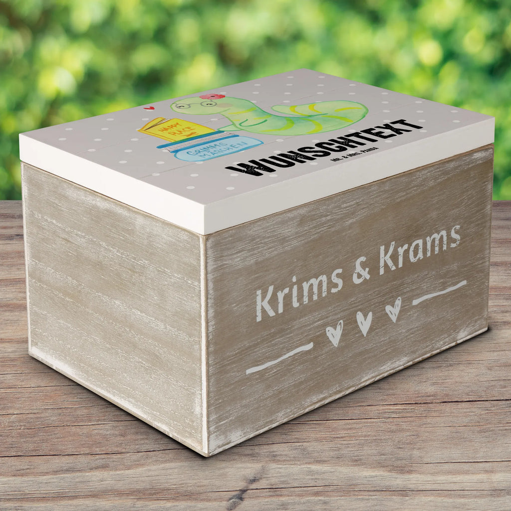 Personalisierte Holzkiste Bibliothekarin Herz Holzkiste mit Namen, Kiste mit Namen, Schatzkiste mit Namen, Truhe mit Namen, Schatulle mit Namen, Erinnerungsbox mit Namen, Erinnerungskiste, mit Namen, Dekokiste mit Namen, Aufbewahrungsbox mit Namen, Holzkiste Personalisiert, Kiste Personalisiert, Schatzkiste Personalisiert, Truhe Personalisiert, Schatulle Personalisiert, Erinnerungsbox Personalisiert, Erinnerungskiste Personalisiert, Dekokiste Personalisiert, Aufbewahrungsbox Personalisiert, Geschenkbox personalisiert, GEschenkdose personalisiert, Beruf, Ausbildung, Jubiläum, Abschied, Rente, Kollege, Kollegin, Geschenk, Schenken, Arbeitskollege, Mitarbeiter, Firma, Danke, Dankeschön, Bibliothekarin, Buchhandlung, Bibliothek, Bücherwurm, Leseratte, Bücherliebe