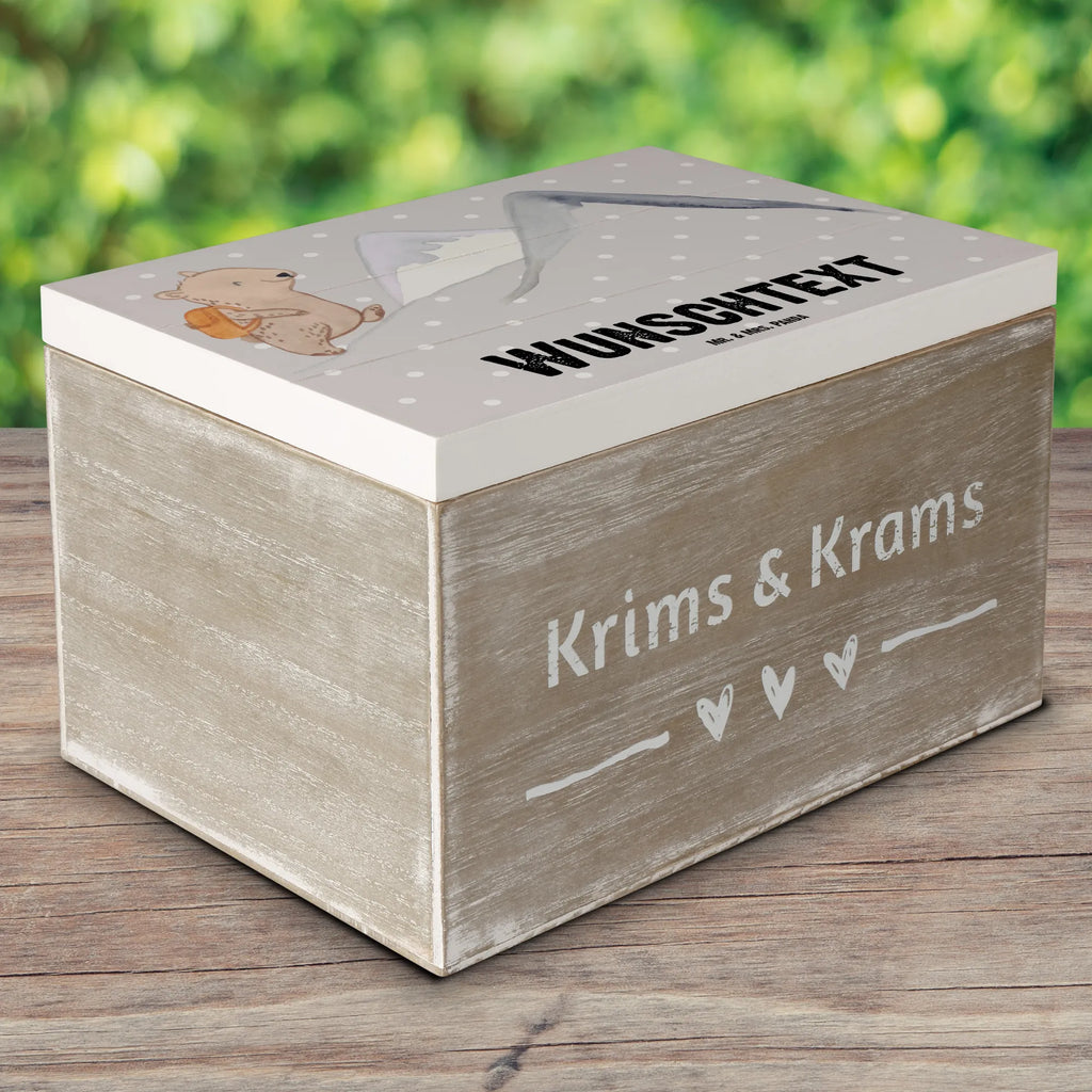 Personalisierte Holzkiste Bär Bergsteigen Holzkiste mit Namen, Kiste mit Namen, Schatzkiste mit Namen, Truhe mit Namen, Schatulle mit Namen, Erinnerungsbox mit Namen, Erinnerungskiste, mit Namen, Dekokiste mit Namen, Aufbewahrungsbox mit Namen, Holzkiste Personalisiert, Kiste Personalisiert, Schatzkiste Personalisiert, Truhe Personalisiert, Schatulle Personalisiert, Erinnerungsbox Personalisiert, Erinnerungskiste Personalisiert, Dekokiste Personalisiert, Aufbewahrungsbox Personalisiert, Geschenkbox personalisiert, GEschenkdose personalisiert, Geschenk, Sport, Sportart, Hobby, Schenken, Danke, Dankeschön, Auszeichnung, Gewinn, Sportler, Bergsteigen, wandern, Bergsport, Trekking, Alpinismus, Alpinwandern