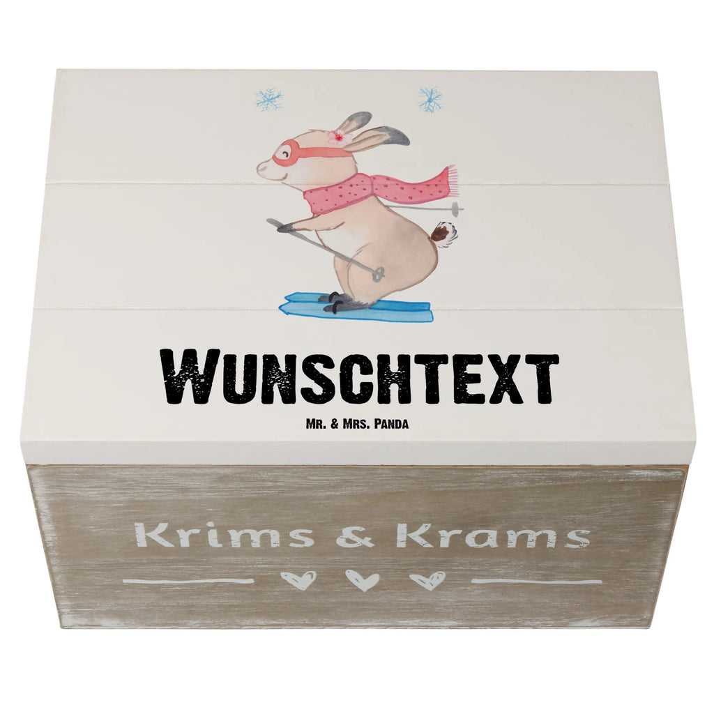 Personalisierte Holzkiste Hase Skifahren Holzkiste mit Namen, Kiste mit Namen, Schatzkiste mit Namen, Truhe mit Namen, Schatulle mit Namen, Erinnerungsbox mit Namen, Erinnerungskiste, mit Namen, Dekokiste mit Namen, Aufbewahrungsbox mit Namen, Holzkiste Personalisiert, Kiste Personalisiert, Schatzkiste Personalisiert, Truhe Personalisiert, Schatulle Personalisiert, Erinnerungsbox Personalisiert, Erinnerungskiste Personalisiert, Dekokiste Personalisiert, Aufbewahrungsbox Personalisiert, Geschenkbox personalisiert, GEschenkdose personalisiert, Geschenk, Sport, Sportart, Hobby, Schenken, Danke, Dankeschön, Auszeichnung, Gewinn, Sportler, Ski fahren, Skifahren, Skisport, Skiwettbewerb, Skirennen