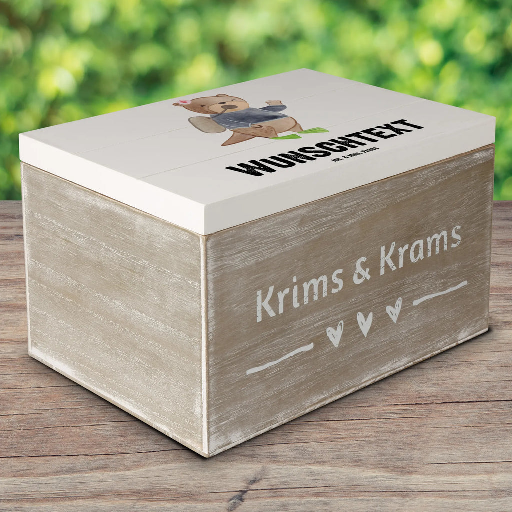 Personalisierte Holzkiste Tauchlehrerin Herz Holzkiste mit Namen, Kiste mit Namen, Schatzkiste mit Namen, Truhe mit Namen, Schatulle mit Namen, Erinnerungsbox mit Namen, Erinnerungskiste, mit Namen, Dekokiste mit Namen, Aufbewahrungsbox mit Namen, Holzkiste Personalisiert, Kiste Personalisiert, Schatzkiste Personalisiert, Truhe Personalisiert, Schatulle Personalisiert, Erinnerungsbox Personalisiert, Erinnerungskiste Personalisiert, Dekokiste Personalisiert, Aufbewahrungsbox Personalisiert, Geschenkbox personalisiert, GEschenkdose personalisiert, Beruf, Ausbildung, Jubiläum, Abschied, Rente, Kollege, Kollegin, Geschenk, Schenken, Arbeitskollege, Mitarbeiter, Firma, Danke, Dankeschön