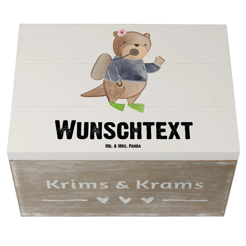 Personalisierte Holzkiste Tauchlehrerin Herz Holzkiste mit Namen, Kiste mit Namen, Schatzkiste mit Namen, Truhe mit Namen, Schatulle mit Namen, Erinnerungsbox mit Namen, Erinnerungskiste, mit Namen, Dekokiste mit Namen, Aufbewahrungsbox mit Namen, Holzkiste Personalisiert, Kiste Personalisiert, Schatzkiste Personalisiert, Truhe Personalisiert, Schatulle Personalisiert, Erinnerungsbox Personalisiert, Erinnerungskiste Personalisiert, Dekokiste Personalisiert, Aufbewahrungsbox Personalisiert, Geschenkbox personalisiert, GEschenkdose personalisiert, Beruf, Ausbildung, Jubiläum, Abschied, Rente, Kollege, Kollegin, Geschenk, Schenken, Arbeitskollege, Mitarbeiter, Firma, Danke, Dankeschön