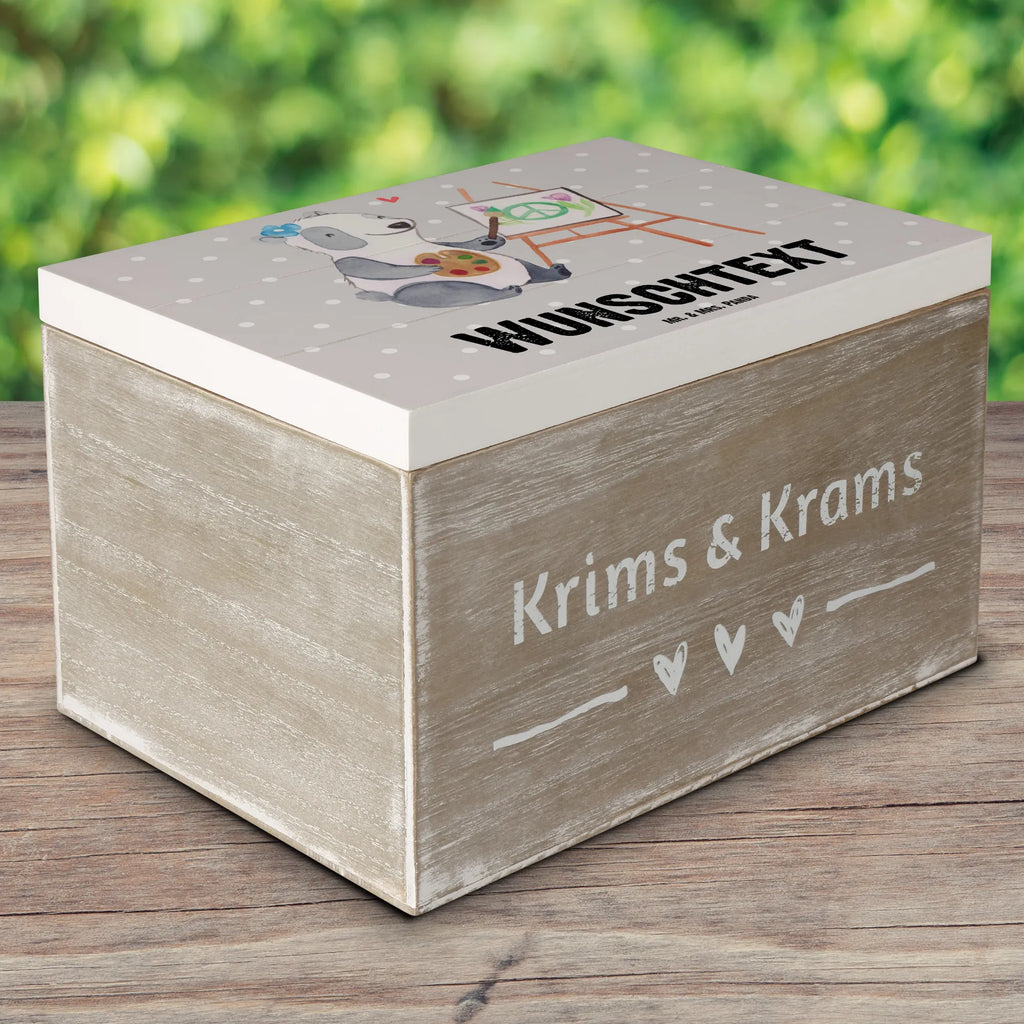 Personalisierte Holzkiste Künstlerin Herz Holzkiste mit Namen, Kiste mit Namen, Schatzkiste mit Namen, Truhe mit Namen, Schatulle mit Namen, Erinnerungsbox mit Namen, Erinnerungskiste, mit Namen, Dekokiste mit Namen, Aufbewahrungsbox mit Namen, Holzkiste Personalisiert, Kiste Personalisiert, Schatzkiste Personalisiert, Truhe Personalisiert, Schatulle Personalisiert, Erinnerungsbox Personalisiert, Erinnerungskiste Personalisiert, Dekokiste Personalisiert, Aufbewahrungsbox Personalisiert, Geschenkbox personalisiert, GEschenkdose personalisiert, Beruf, Ausbildung, Jubiläum, Abschied, Rente, Kollege, Kollegin, Geschenk, Schenken, Arbeitskollege, Mitarbeiter, Firma, Danke, Dankeschön, Künstlerin, Malerin, Kunstmalerin, Galerie Eröffnung, Kunstschule