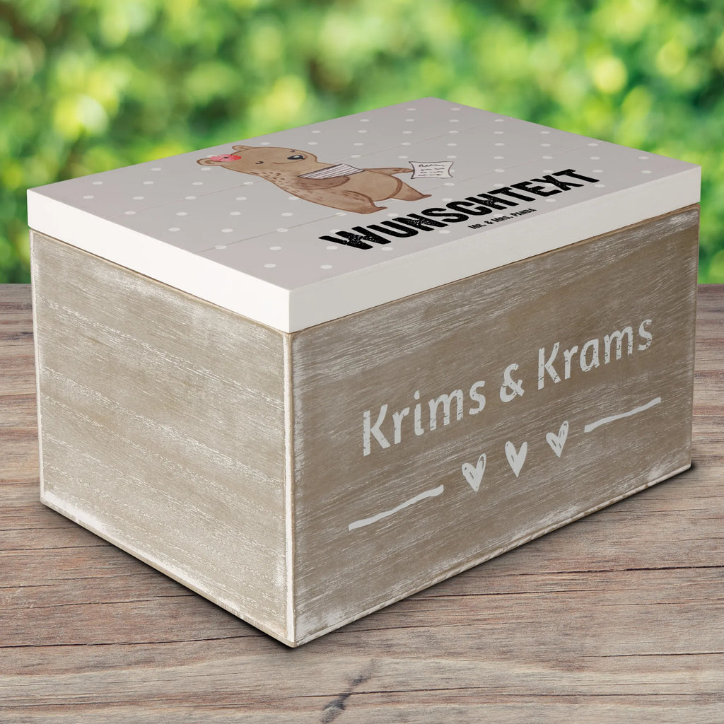 Personalisierte Holzkiste Bürokauffrau Herz Holzkiste mit Namen, Kiste mit Namen, Schatzkiste mit Namen, Truhe mit Namen, Schatulle mit Namen, Erinnerungsbox mit Namen, Erinnerungskiste, mit Namen, Dekokiste mit Namen, Aufbewahrungsbox mit Namen, Holzkiste Personalisiert, Kiste Personalisiert, Schatzkiste Personalisiert, Truhe Personalisiert, Schatulle Personalisiert, Erinnerungsbox Personalisiert, Erinnerungskiste Personalisiert, Dekokiste Personalisiert, Aufbewahrungsbox Personalisiert, Geschenkbox personalisiert, GEschenkdose personalisiert, Beruf, Ausbildung, Jubiläum, Abschied, Rente, Kollege, Kollegin, Geschenk, Schenken, Arbeitskollege, Mitarbeiter, Firma, Danke, Dankeschön, Bürokauffrau, Kauffrau für Büromanagement