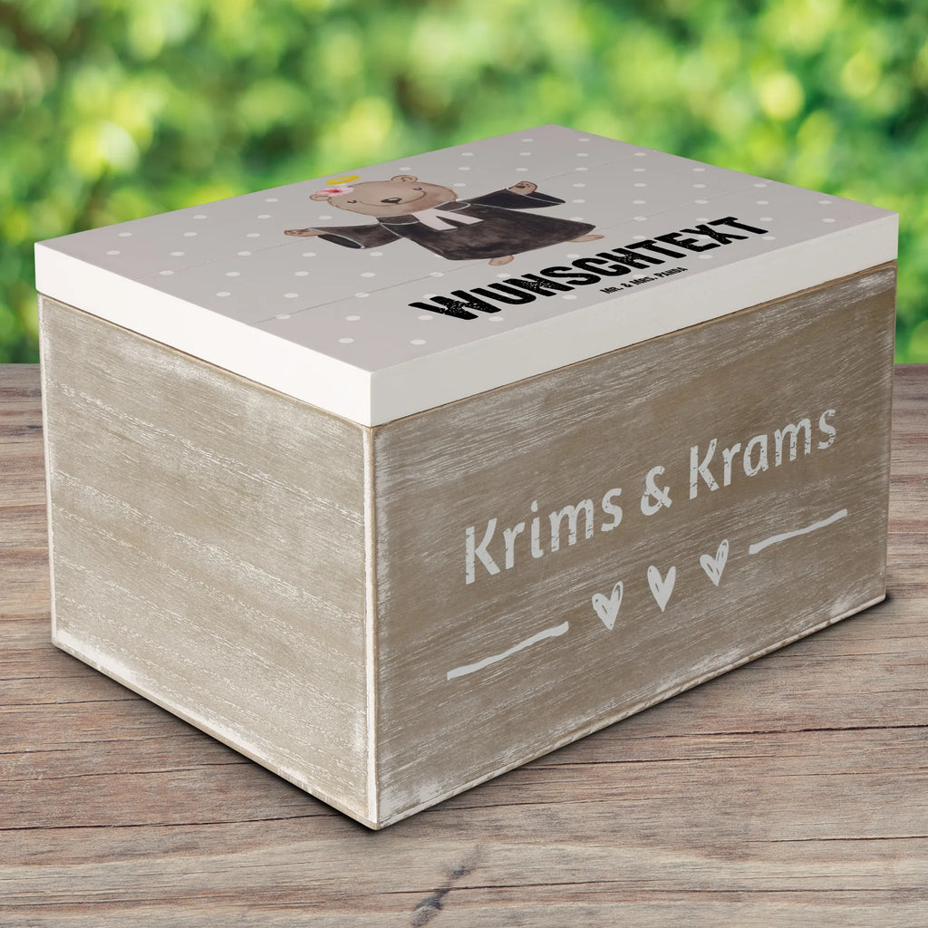 Personalisierte Holzkiste Pfarrerin Herz Holzkiste mit Namen, Kiste mit Namen, Schatzkiste mit Namen, Truhe mit Namen, Schatulle mit Namen, Erinnerungsbox mit Namen, Erinnerungskiste, mit Namen, Dekokiste mit Namen, Aufbewahrungsbox mit Namen, Holzkiste Personalisiert, Kiste Personalisiert, Schatzkiste Personalisiert, Truhe Personalisiert, Schatulle Personalisiert, Erinnerungsbox Personalisiert, Erinnerungskiste Personalisiert, Dekokiste Personalisiert, Aufbewahrungsbox Personalisiert, Geschenkbox personalisiert, GEschenkdose personalisiert, Beruf, Ausbildung, Jubiläum, Abschied, Rente, Kollege, Kollegin, Geschenk, Schenken, Arbeitskollege, Mitarbeiter, Firma, Danke, Dankeschön, Pastorin, Dienerin Gottes<br />Geistliche, Pfarrerin, Predigerin<br />Priesterin, Theologin, Kirche