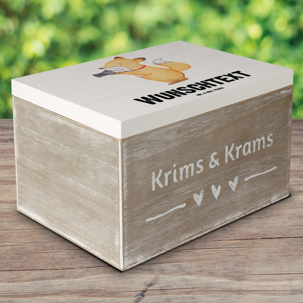 Personalisierte Holzkiste Fotograf Herz Holzkiste mit Namen, Kiste mit Namen, Schatzkiste mit Namen, Truhe mit Namen, Schatulle mit Namen, Erinnerungsbox mit Namen, Erinnerungskiste, mit Namen, Dekokiste mit Namen, Aufbewahrungsbox mit Namen, Holzkiste Personalisiert, Kiste Personalisiert, Schatzkiste Personalisiert, Truhe Personalisiert, Schatulle Personalisiert, Erinnerungsbox Personalisiert, Erinnerungskiste Personalisiert, Dekokiste Personalisiert, Aufbewahrungsbox Personalisiert, Geschenkbox personalisiert, GEschenkdose personalisiert, Beruf, Ausbildung, Jubiläum, Abschied, Rente, Kollege, Kollegin, Geschenk, Schenken, Arbeitskollege, Mitarbeiter, Firma, Danke, Dankeschön, Fotograf, Fotoreporter, Hobbyfotograf, Hochzeitsfotograf, Fotografie, Profi Fotograf