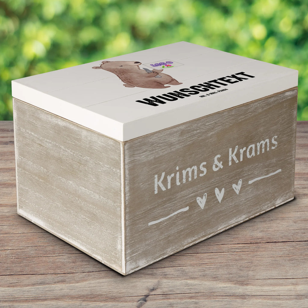 Personalisierte Holzkiste Gestalter für visuelles Marketing Herz Holzkiste mit Namen, Kiste mit Namen, Schatzkiste mit Namen, Truhe mit Namen, Schatulle mit Namen, Erinnerungsbox mit Namen, Erinnerungskiste, mit Namen, Dekokiste mit Namen, Aufbewahrungsbox mit Namen, Holzkiste Personalisiert, Kiste Personalisiert, Schatzkiste Personalisiert, Truhe Personalisiert, Schatulle Personalisiert, Erinnerungsbox Personalisiert, Erinnerungskiste Personalisiert, Dekokiste Personalisiert, Aufbewahrungsbox Personalisiert, Geschenkbox personalisiert, GEschenkdose personalisiert, Beruf, Ausbildung, Jubiläum, Abschied, Rente, Kollege, Kollegin, Geschenk, Schenken, Arbeitskollege, Mitarbeiter, Firma, Danke, Dankeschön