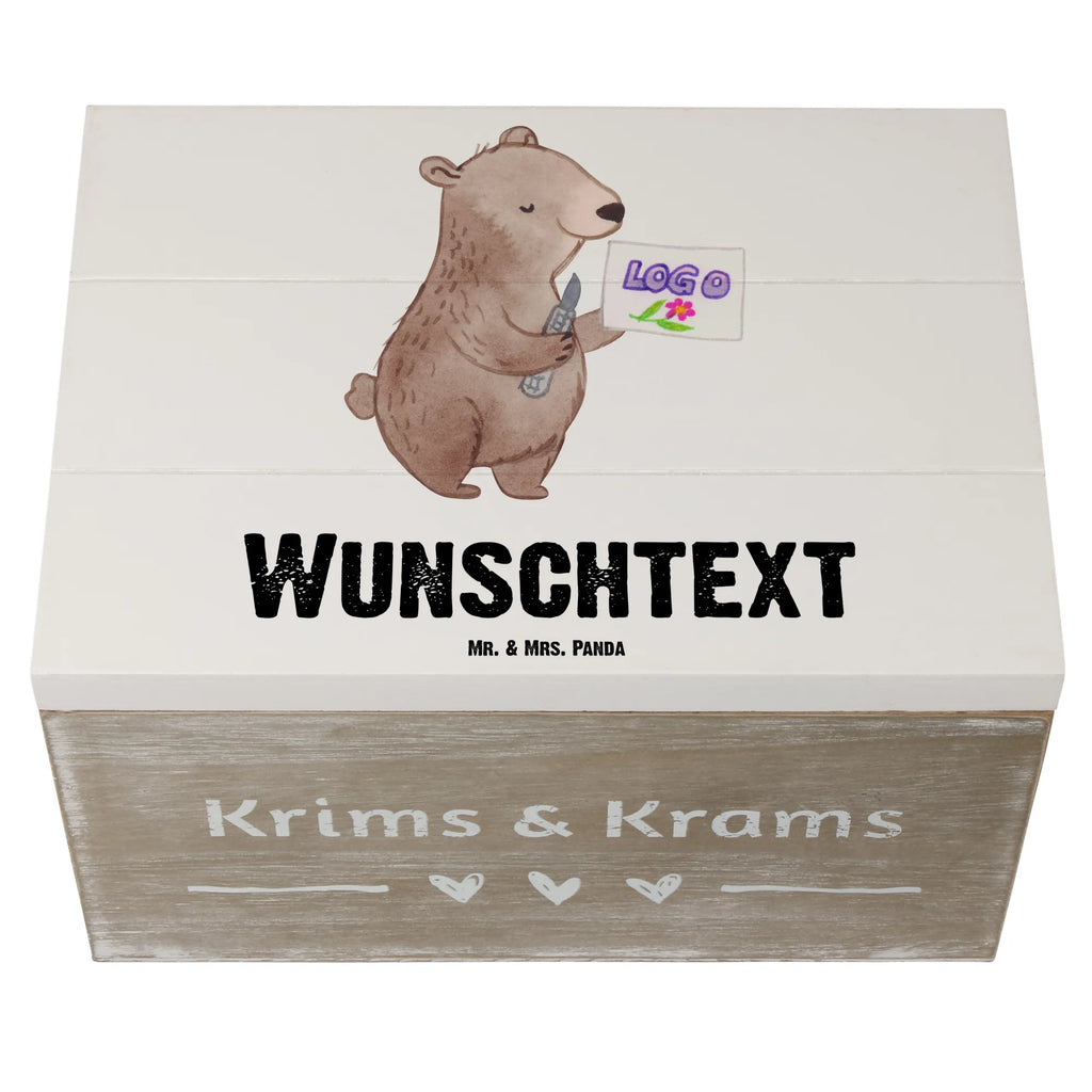 Personalisierte Holzkiste Gestalter für visuelles Marketing Herz Holzkiste mit Namen, Kiste mit Namen, Schatzkiste mit Namen, Truhe mit Namen, Schatulle mit Namen, Erinnerungsbox mit Namen, Erinnerungskiste, mit Namen, Dekokiste mit Namen, Aufbewahrungsbox mit Namen, Holzkiste Personalisiert, Kiste Personalisiert, Schatzkiste Personalisiert, Truhe Personalisiert, Schatulle Personalisiert, Erinnerungsbox Personalisiert, Erinnerungskiste Personalisiert, Dekokiste Personalisiert, Aufbewahrungsbox Personalisiert, Geschenkbox personalisiert, GEschenkdose personalisiert, Beruf, Ausbildung, Jubiläum, Abschied, Rente, Kollege, Kollegin, Geschenk, Schenken, Arbeitskollege, Mitarbeiter, Firma, Danke, Dankeschön