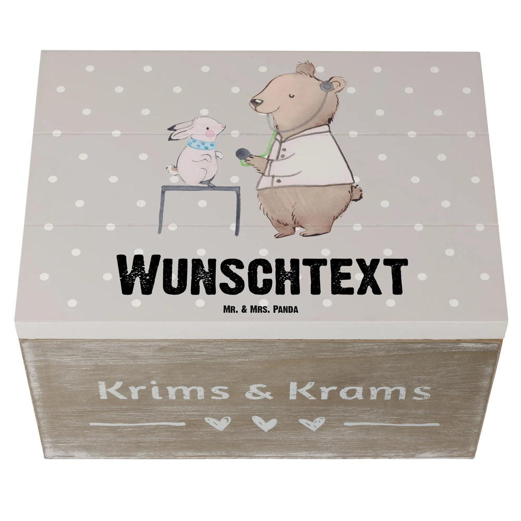 Personalisierte Holzkiste Tierarzt mit Herz Holzkiste mit Namen, Kiste mit Namen, Schatzkiste mit Namen, Truhe mit Namen, Schatulle mit Namen, Erinnerungsbox mit Namen, Erinnerungskiste, mit Namen, Dekokiste mit Namen, Aufbewahrungsbox mit Namen, Holzkiste Personalisiert, Kiste Personalisiert, Schatzkiste Personalisiert, Truhe Personalisiert, Schatulle Personalisiert, Erinnerungsbox Personalisiert, Erinnerungskiste Personalisiert, Dekokiste Personalisiert, Aufbewahrungsbox Personalisiert, Geschenkbox personalisiert, GEschenkdose personalisiert, Beruf, Ausbildung, Jubiläum, Abschied, Rente, Kollege, Kollegin, Geschenk, Schenken, Arbeitskollege, Mitarbeiter, Firma, Danke, Dankeschön