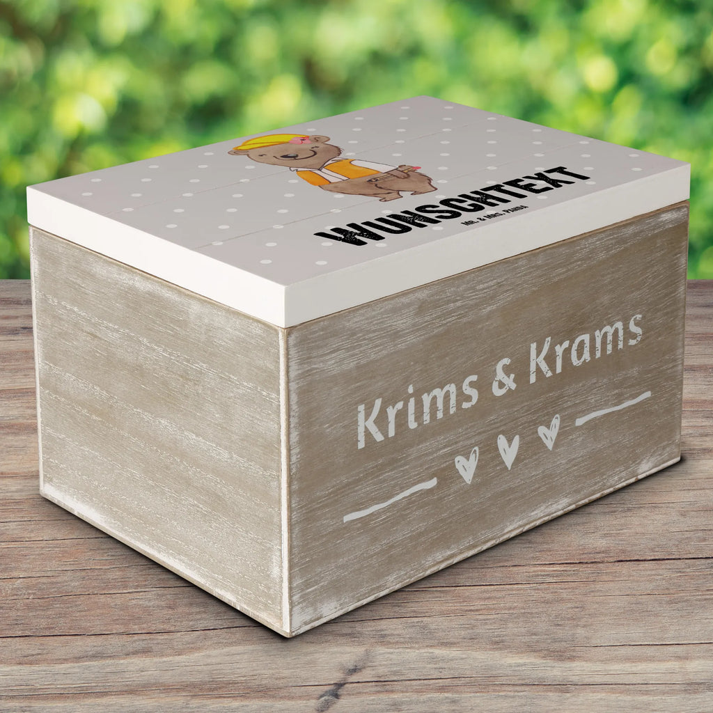 Personalisierte Holzkiste Bauingenieurin Herz Holzkiste mit Namen, Kiste mit Namen, Schatzkiste mit Namen, Truhe mit Namen, Schatulle mit Namen, Erinnerungsbox mit Namen, Erinnerungskiste, mit Namen, Dekokiste mit Namen, Aufbewahrungsbox mit Namen, Holzkiste Personalisiert, Kiste Personalisiert, Schatzkiste Personalisiert, Truhe Personalisiert, Schatulle Personalisiert, Erinnerungsbox Personalisiert, Erinnerungskiste Personalisiert, Dekokiste Personalisiert, Aufbewahrungsbox Personalisiert, Geschenkbox personalisiert, GEschenkdose personalisiert, Beruf, Ausbildung, Jubiläum, Abschied, Rente, Kollege, Kollegin, Geschenk, Schenken, Arbeitskollege, Mitarbeiter, Firma, Danke, Dankeschön, Bauingenieurin, Statikerin, Ingeniuerin, Baustelle, Studium