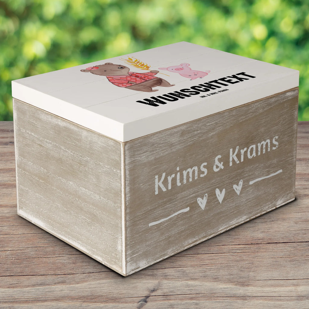 Personalisierte Holzkiste Bäuerin Herz Holzkiste mit Namen, Kiste mit Namen, Schatzkiste mit Namen, Truhe mit Namen, Schatulle mit Namen, Erinnerungsbox mit Namen, Erinnerungskiste, mit Namen, Dekokiste mit Namen, Aufbewahrungsbox mit Namen, Holzkiste Personalisiert, Kiste Personalisiert, Schatzkiste Personalisiert, Truhe Personalisiert, Schatulle Personalisiert, Erinnerungsbox Personalisiert, Erinnerungskiste Personalisiert, Dekokiste Personalisiert, Aufbewahrungsbox Personalisiert, Geschenkbox personalisiert, GEschenkdose personalisiert, Beruf, Ausbildung, Jubiläum, Abschied, Rente, Kollege, Kollegin, Geschenk, Schenken, Arbeitskollege, Mitarbeiter, Firma, Danke, Dankeschön, Landwirtin, Bäuerin, Tierwirtin, Agronomin, Farmerin, Bauernhof