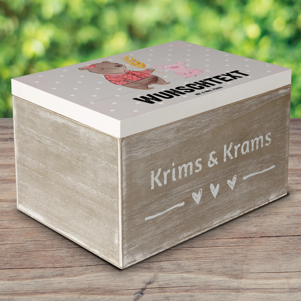 Personalisierte Holzkiste Bäuerin Herz Holzkiste mit Namen, Kiste mit Namen, Schatzkiste mit Namen, Truhe mit Namen, Schatulle mit Namen, Erinnerungsbox mit Namen, Erinnerungskiste, mit Namen, Dekokiste mit Namen, Aufbewahrungsbox mit Namen, Holzkiste Personalisiert, Kiste Personalisiert, Schatzkiste Personalisiert, Truhe Personalisiert, Schatulle Personalisiert, Erinnerungsbox Personalisiert, Erinnerungskiste Personalisiert, Dekokiste Personalisiert, Aufbewahrungsbox Personalisiert, Geschenkbox personalisiert, GEschenkdose personalisiert, Beruf, Ausbildung, Jubiläum, Abschied, Rente, Kollege, Kollegin, Geschenk, Schenken, Arbeitskollege, Mitarbeiter, Firma, Danke, Dankeschön, Landwirtin, Bäuerin, Tierwirtin, Agronomin, Farmerin, Bauernhof