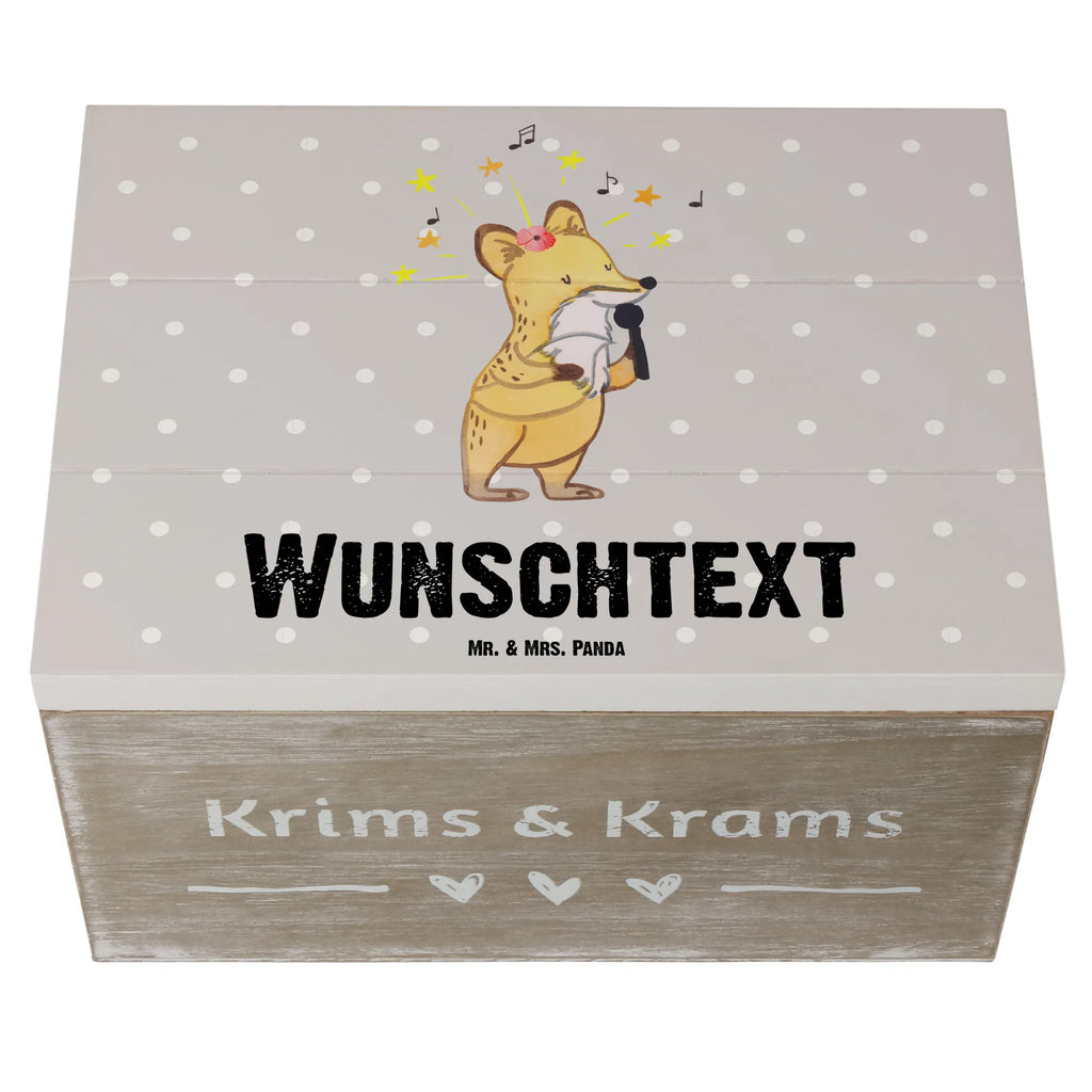 Personalisierte Holzkiste Sängerin Herz Holzkiste mit Namen, Kiste mit Namen, Schatzkiste mit Namen, Truhe mit Namen, Schatulle mit Namen, Erinnerungsbox mit Namen, Erinnerungskiste, mit Namen, Dekokiste mit Namen, Aufbewahrungsbox mit Namen, Holzkiste Personalisiert, Kiste Personalisiert, Schatzkiste Personalisiert, Truhe Personalisiert, Schatulle Personalisiert, Erinnerungsbox Personalisiert, Erinnerungskiste Personalisiert, Dekokiste Personalisiert, Aufbewahrungsbox Personalisiert, Geschenkbox personalisiert, GEschenkdose personalisiert, Beruf, Ausbildung, Jubiläum, Abschied, Rente, Kollege, Kollegin, Geschenk, Schenken, Arbeitskollege, Mitarbeiter, Firma, Danke, Dankeschön