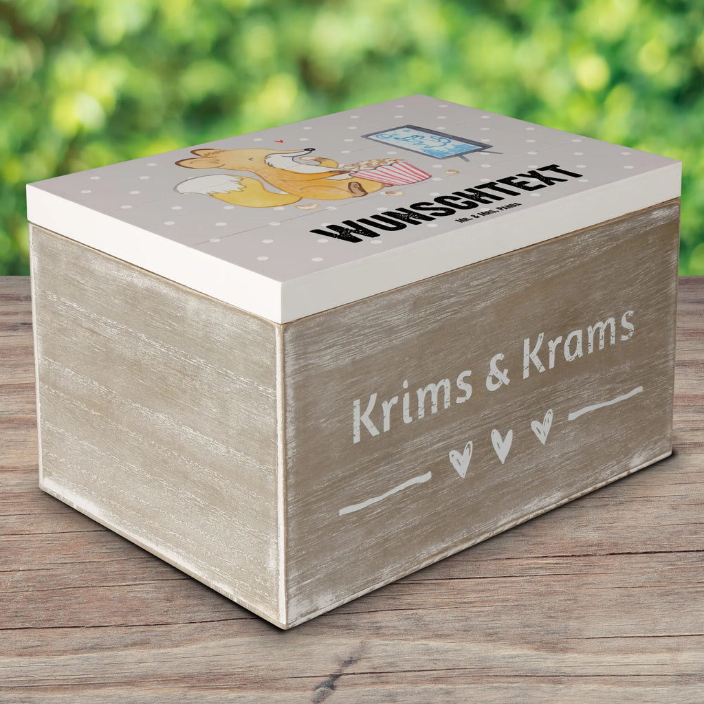 Personalisierte Holzkiste Fuchs Filme gucken Holzkiste mit Namen, Kiste mit Namen, Schatzkiste mit Namen, Truhe mit Namen, Schatulle mit Namen, Erinnerungsbox mit Namen, Erinnerungskiste, mit Namen, Dekokiste mit Namen, Aufbewahrungsbox mit Namen, Holzkiste Personalisiert, Kiste Personalisiert, Schatzkiste Personalisiert, Truhe Personalisiert, Schatulle Personalisiert, Erinnerungsbox Personalisiert, Erinnerungskiste Personalisiert, Dekokiste Personalisiert, Aufbewahrungsbox Personalisiert, Geschenkbox personalisiert, GEschenkdose personalisiert, Geschenk, Sport, Sportart, Hobby, Schenken, Danke, Dankeschön, Auszeichnung, Gewinn, Sportler, Filmabend, Filme gucken, TV, Fernsehen, Kino