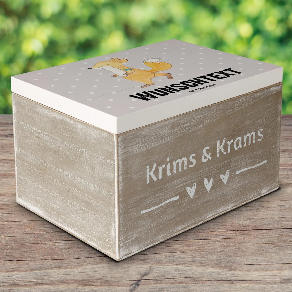 Personalisierte Holzkiste Fuchs Joggen Holzkiste mit Namen, Kiste mit Namen, Schatzkiste mit Namen, Truhe mit Namen, Schatulle mit Namen, Erinnerungsbox mit Namen, Erinnerungskiste, mit Namen, Dekokiste mit Namen, Aufbewahrungsbox mit Namen, Holzkiste Personalisiert, Kiste Personalisiert, Schatzkiste Personalisiert, Truhe Personalisiert, Schatulle Personalisiert, Erinnerungsbox Personalisiert, Erinnerungskiste Personalisiert, Dekokiste Personalisiert, Aufbewahrungsbox Personalisiert, Geschenkbox personalisiert, GEschenkdose personalisiert, Geschenk, Sport, Sportart, Hobby, Schenken, Danke, Dankeschön, Auszeichnung, Gewinn, Sportler, Joggen, Dauerlauf, Laufsport, Laufen