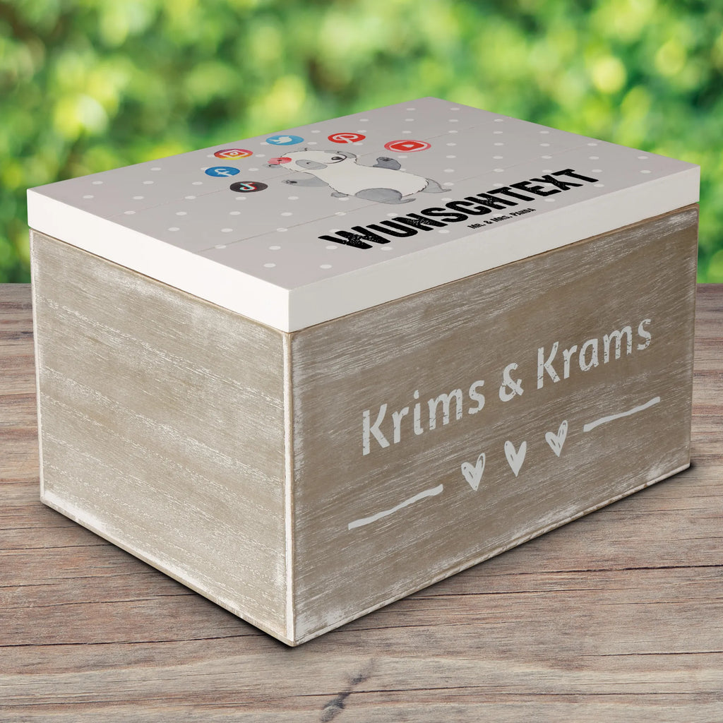 Personalisierte Holzkiste Kauffrau für Spedition und Logistikdienstleistung mit Herz Holzkiste mit Namen, Kiste mit Namen, Schatzkiste mit Namen, Truhe mit Namen, Schatulle mit Namen, Erinnerungsbox mit Namen, Erinnerungskiste, mit Namen, Dekokiste mit Namen, Aufbewahrungsbox mit Namen, Holzkiste Personalisiert, Kiste Personalisiert, Schatzkiste Personalisiert, Truhe Personalisiert, Schatulle Personalisiert, Erinnerungsbox Personalisiert, Erinnerungskiste Personalisiert, Dekokiste Personalisiert, Aufbewahrungsbox Personalisiert, Geschenkbox personalisiert, GEschenkdose personalisiert, Beruf, Ausbildung, Jubiläum, Abschied, Rente, Kollege, Kollegin, Geschenk, Schenken, Arbeitskollege, Mitarbeiter, Firma, Danke, Dankeschön