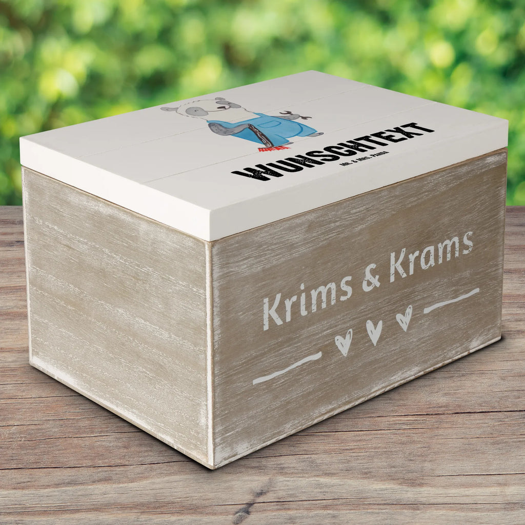 Personalisierte Holzkiste Hausmeister Herz Holzkiste mit Namen, Kiste mit Namen, Schatzkiste mit Namen, Truhe mit Namen, Schatulle mit Namen, Erinnerungsbox mit Namen, Erinnerungskiste, mit Namen, Dekokiste mit Namen, Aufbewahrungsbox mit Namen, Holzkiste Personalisiert, Kiste Personalisiert, Schatzkiste Personalisiert, Truhe Personalisiert, Schatulle Personalisiert, Erinnerungsbox Personalisiert, Erinnerungskiste Personalisiert, Dekokiste Personalisiert, Aufbewahrungsbox Personalisiert, Geschenkbox personalisiert, GEschenkdose personalisiert, Beruf, Ausbildung, Jubiläum, Abschied, Rente, Kollege, Kollegin, Geschenk, Schenken, Arbeitskollege, Mitarbeiter, Firma, Danke, Dankeschön, Hausmeister, Concierge, Hausverwalter, Facility Manager