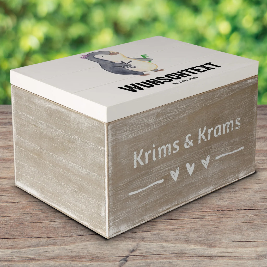 Personalisierte Holzkiste Friseurin Herz Holzkiste mit Namen, Kiste mit Namen, Schatzkiste mit Namen, Truhe mit Namen, Schatulle mit Namen, Erinnerungsbox mit Namen, Erinnerungskiste, mit Namen, Dekokiste mit Namen, Aufbewahrungsbox mit Namen, Holzkiste Personalisiert, Kiste Personalisiert, Schatzkiste Personalisiert, Truhe Personalisiert, Schatulle Personalisiert, Erinnerungsbox Personalisiert, Erinnerungskiste Personalisiert, Dekokiste Personalisiert, Aufbewahrungsbox Personalisiert, Geschenkbox personalisiert, GEschenkdose personalisiert, Beruf, Ausbildung, Jubiläum, Abschied, Rente, Kollege, Kollegin, Geschenk, Schenken, Arbeitskollege, Mitarbeiter, Firma, Danke, Dankeschön, Frisörin, Haarstylistin, Frisörbesuch, Friseursalon, Eröffnung Friseur