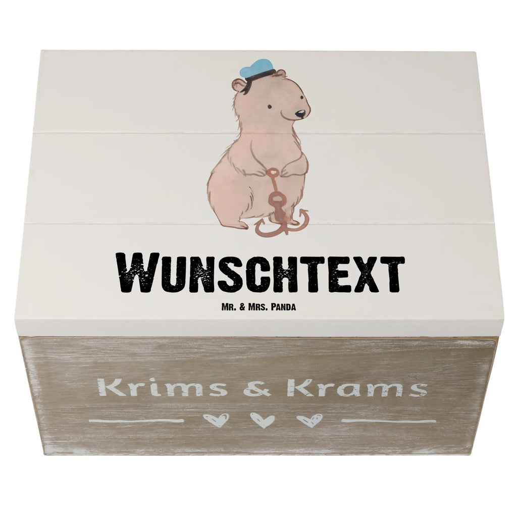 Personalisierte Holzkiste Matrose mit Herz Holzkiste mit Namen, Kiste mit Namen, Schatzkiste mit Namen, Truhe mit Namen, Schatulle mit Namen, Erinnerungsbox mit Namen, Erinnerungskiste, mit Namen, Dekokiste mit Namen, Aufbewahrungsbox mit Namen, Holzkiste Personalisiert, Kiste Personalisiert, Schatzkiste Personalisiert, Truhe Personalisiert, Schatulle Personalisiert, Erinnerungsbox Personalisiert, Erinnerungskiste Personalisiert, Dekokiste Personalisiert, Aufbewahrungsbox Personalisiert, Geschenkbox personalisiert, GEschenkdose personalisiert, Beruf, Ausbildung, Jubiläum, Abschied, Rente, Kollege, Kollegin, Geschenk, Schenken, Arbeitskollege, Mitarbeiter, Firma, Danke, Dankeschön, Matrose, Seemann, Seeleute, Schiff, Schiffsmechaniker