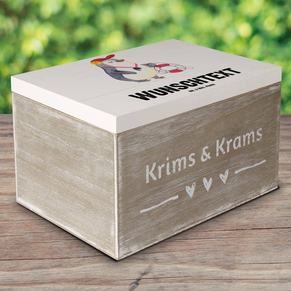 Personalisierte Holzkiste Bademeisterin Herz Holzkiste mit Namen, Kiste mit Namen, Schatzkiste mit Namen, Truhe mit Namen, Schatulle mit Namen, Erinnerungsbox mit Namen, Erinnerungskiste, mit Namen, Dekokiste mit Namen, Aufbewahrungsbox mit Namen, Holzkiste Personalisiert, Kiste Personalisiert, Schatzkiste Personalisiert, Truhe Personalisiert, Schatulle Personalisiert, Erinnerungsbox Personalisiert, Erinnerungskiste Personalisiert, Dekokiste Personalisiert, Aufbewahrungsbox Personalisiert, Geschenkbox personalisiert, GEschenkdose personalisiert, Beruf, Ausbildung, Jubiläum, Abschied, Rente, Kollege, Kollegin, Geschenk, Schenken, Arbeitskollege, Mitarbeiter, Firma, Danke, Dankeschön, Bademeisterin, Rettungsschwimmerin, Schwimmmeisterin, Schwimmbad, Freibad, Badeanstalt, Schwimmverein, Schwimmschule