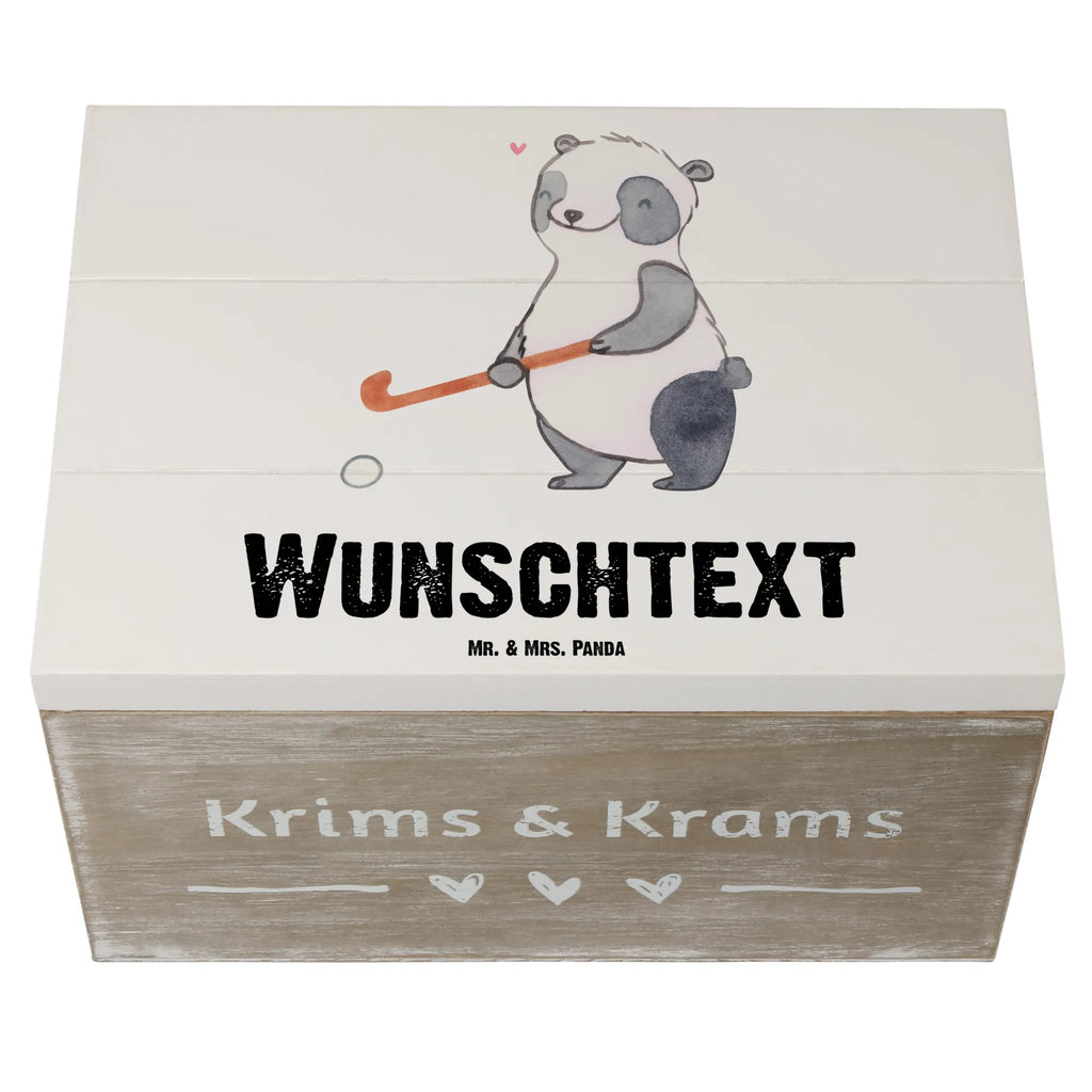 Personalisierte Holzkiste Panda Hockey spielen Holzkiste mit Namen, Kiste mit Namen, Schatzkiste mit Namen, Truhe mit Namen, Schatulle mit Namen, Erinnerungsbox mit Namen, Erinnerungskiste, mit Namen, Dekokiste mit Namen, Aufbewahrungsbox mit Namen, Holzkiste Personalisiert, Kiste Personalisiert, Schatzkiste Personalisiert, Truhe Personalisiert, Schatulle Personalisiert, Erinnerungsbox Personalisiert, Erinnerungskiste Personalisiert, Dekokiste Personalisiert, Aufbewahrungsbox Personalisiert, Geschenkbox personalisiert, GEschenkdose personalisiert, Geschenk, Sport, Sportart, Hobby, Schenken, Danke, Dankeschön, Auszeichnung, Gewinn, Sportler, Hockey spielen, Feldhockey, Hockeyschläger, Hockey Verein