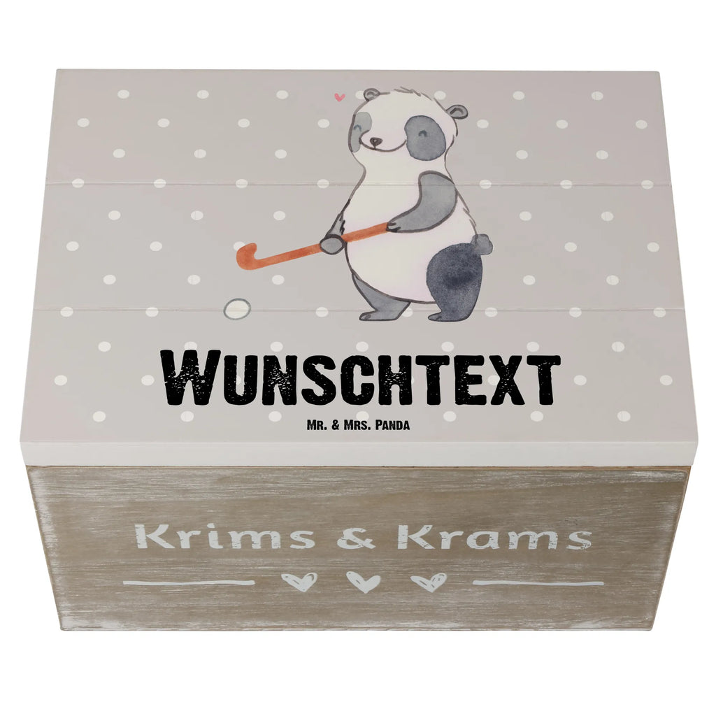 Personalisierte Holzkiste Panda Hockey spielen Holzkiste mit Namen, Kiste mit Namen, Schatzkiste mit Namen, Truhe mit Namen, Schatulle mit Namen, Erinnerungsbox mit Namen, Erinnerungskiste, mit Namen, Dekokiste mit Namen, Aufbewahrungsbox mit Namen, Holzkiste Personalisiert, Kiste Personalisiert, Schatzkiste Personalisiert, Truhe Personalisiert, Schatulle Personalisiert, Erinnerungsbox Personalisiert, Erinnerungskiste Personalisiert, Dekokiste Personalisiert, Aufbewahrungsbox Personalisiert, Geschenkbox personalisiert, GEschenkdose personalisiert, Geschenk, Sport, Sportart, Hobby, Schenken, Danke, Dankeschön, Auszeichnung, Gewinn, Sportler, Hockey spielen, Feldhockey, Hockeyschläger, Hockey Verein