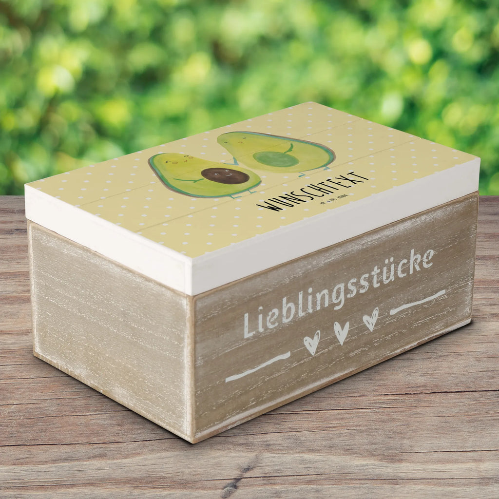 Personalisierte Holzkiste Avocado Pärchen Holzkiste mit Namen, Kiste mit Namen, Schatzkiste mit Namen, Truhe mit Namen, Schatulle mit Namen, Erinnerungsbox mit Namen, Erinnerungskiste, mit Namen, Dekokiste mit Namen, Aufbewahrungsbox mit Namen, Holzkiste Personalisiert, Kiste Personalisiert, Schatzkiste Personalisiert, Truhe Personalisiert, Schatulle Personalisiert, Erinnerungsbox Personalisiert, Erinnerungskiste Personalisiert, Dekokiste Personalisiert, Aufbewahrungsbox Personalisiert, Geschenkbox personalisiert, GEschenkdose personalisiert, Avocado, Veggie, Vegan, Gesund, Avocuddle, Liebe, Schwangerschaft, Familie, Babyshower, Babyparty, Hochzeit, Kinder, Avocados, Geburt