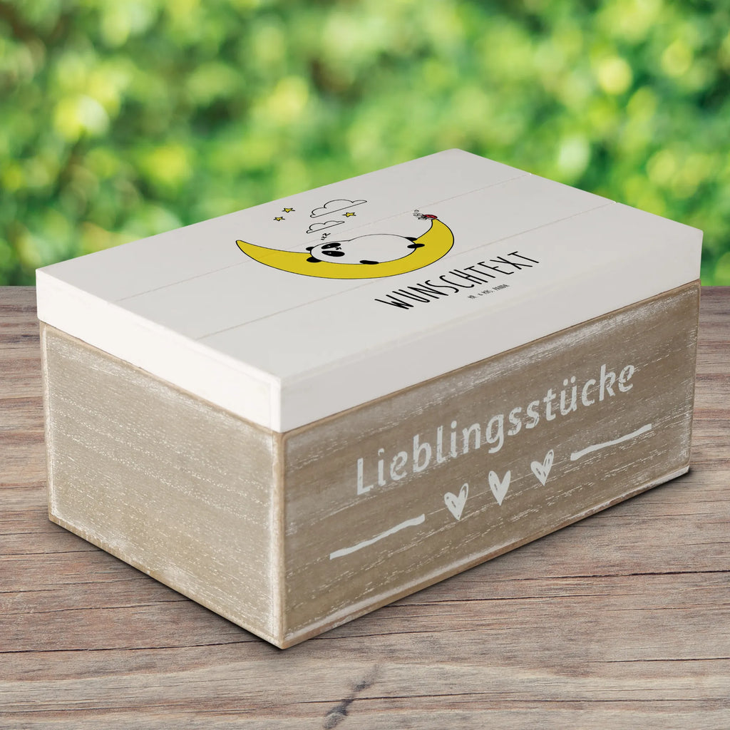 Personalisierte Holzkiste Panda Easy Holzkiste mit Namen, Kiste mit Namen, Schatzkiste mit Namen, Truhe mit Namen, Schatulle mit Namen, Erinnerungsbox mit Namen, Erinnerungskiste, mit Namen, Dekokiste mit Namen, Aufbewahrungsbox mit Namen, Holzkiste Personalisiert, Kiste Personalisiert, Schatzkiste Personalisiert, Truhe Personalisiert, Schatulle Personalisiert, Erinnerungsbox Personalisiert, Erinnerungskiste Personalisiert, Dekokiste Personalisiert, Aufbewahrungsbox Personalisiert, Geschenkbox personalisiert, GEschenkdose personalisiert