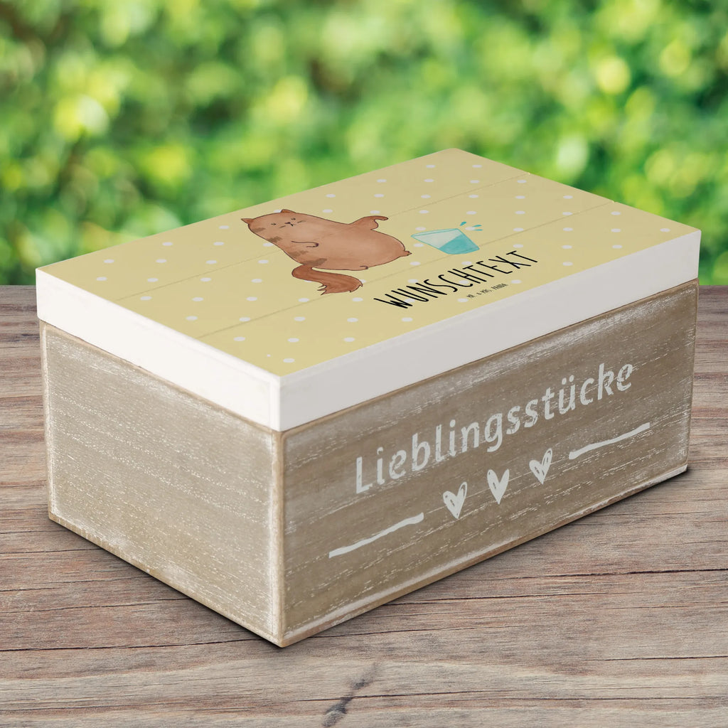 Personalisierte Holzkiste Katze Wasserglas Holzkiste mit Namen, Kiste mit Namen, Schatzkiste mit Namen, Truhe mit Namen, Schatulle mit Namen, Erinnerungsbox mit Namen, Erinnerungskiste, mit Namen, Dekokiste mit Namen, Aufbewahrungsbox mit Namen, Holzkiste Personalisiert, Kiste Personalisiert, Schatzkiste Personalisiert, Truhe Personalisiert, Schatulle Personalisiert, Erinnerungsbox Personalisiert, Erinnerungskiste Personalisiert, Dekokiste Personalisiert, Aufbewahrungsbox Personalisiert, Geschenkbox personalisiert, GEschenkdose personalisiert, Katze, Katzenmotiv, Katzenfan, Katzendeko, Katzenfreund, Katzenliebhaber, Katzenprodukte, Katzenartikel, Katzenaccessoires, Katzensouvenirs, Katzenliebhaberprodukte, Katzenmotive, Katzen, Kater, Mietze, Cat, Cats, Katzenhalter, Katzenbesitzerin, Haustier, Wasser, Glas