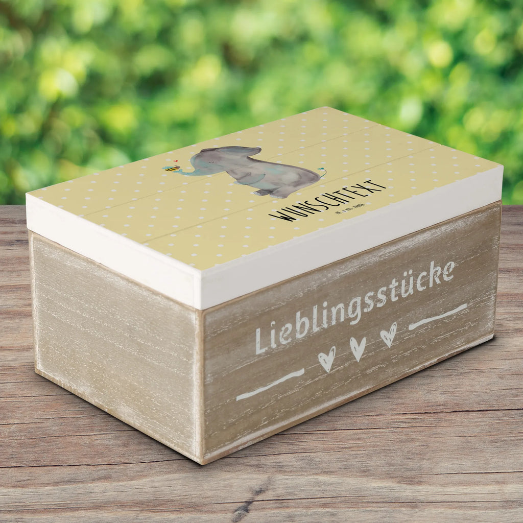 Personalisierte Holzkiste Elefant Biene Holzkiste mit Namen, Kiste mit Namen, Schatzkiste mit Namen, Truhe mit Namen, Schatulle mit Namen, Erinnerungsbox mit Namen, Erinnerungskiste, mit Namen, Dekokiste mit Namen, Aufbewahrungsbox mit Namen, Holzkiste Personalisiert, Kiste Personalisiert, Schatzkiste Personalisiert, Truhe Personalisiert, Schatulle Personalisiert, Erinnerungsbox Personalisiert, Erinnerungskiste Personalisiert, Dekokiste Personalisiert, Aufbewahrungsbox Personalisiert, Geschenkbox personalisiert, GEschenkdose personalisiert, Tiermotive, Gute Laune, lustige Sprüche, Tiere, Elefant, Biene, Liebe, Liebesbeweis, Jahrestag, Liebesgeschenk, Heiratsantrag, Hochzeitsgeschenk, Liebesspruch