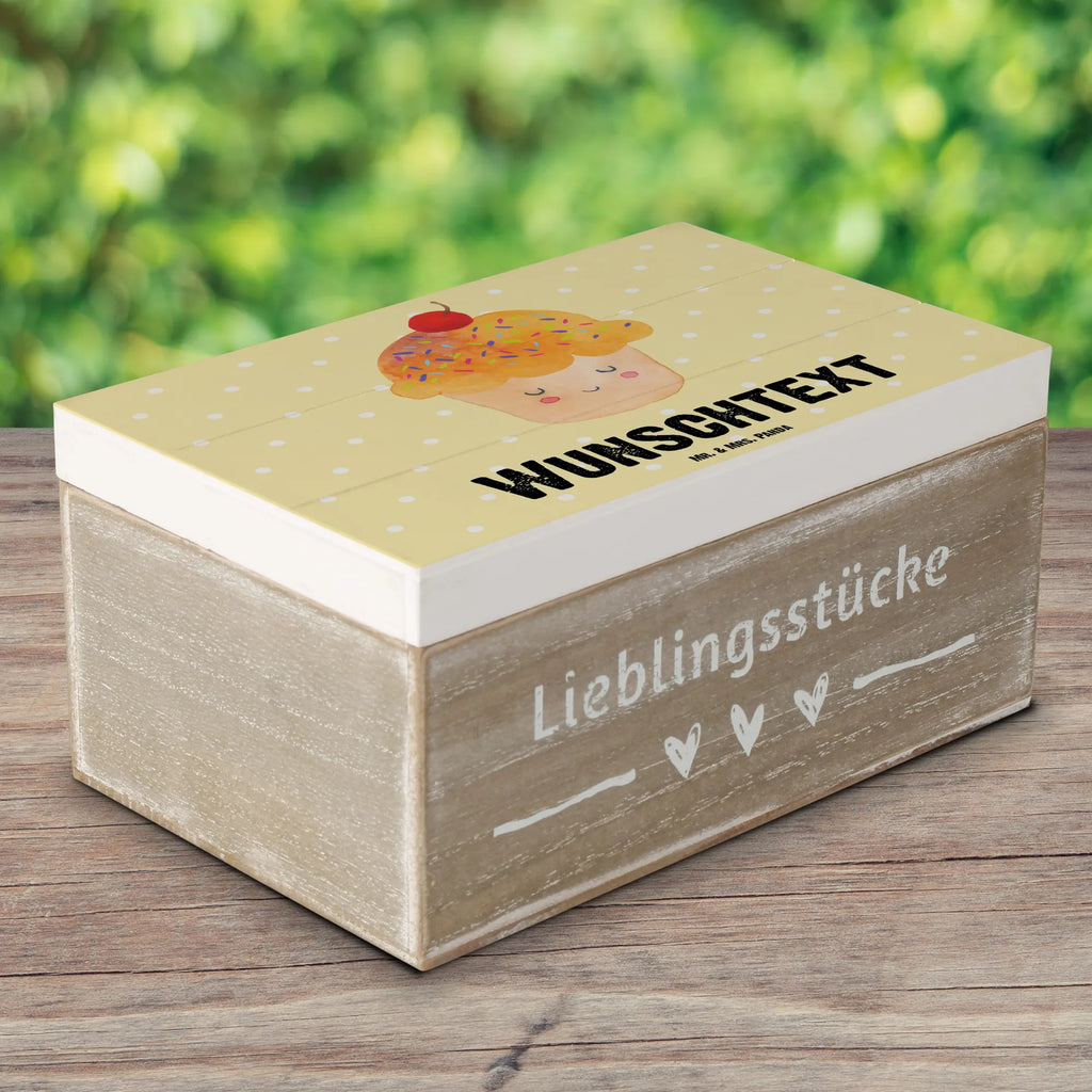 Personalisierte Holzkiste Cupcake Holzkiste mit Namen, Kiste mit Namen, Schatzkiste mit Namen, Truhe mit Namen, Schatulle mit Namen, Erinnerungsbox mit Namen, Erinnerungskiste, mit Namen, Dekokiste mit Namen, Aufbewahrungsbox mit Namen, Holzkiste Personalisiert, Kiste Personalisiert, Schatzkiste Personalisiert, Truhe Personalisiert, Schatulle Personalisiert, Erinnerungsbox Personalisiert, Erinnerungskiste Personalisiert, Dekokiste Personalisiert, Aufbewahrungsbox Personalisiert, Geschenkbox personalisiert, GEschenkdose personalisiert, Tiermotive, Gute Laune, lustige Sprüche, Tiere, Cupcakes, Muffin, Wunder, Küche Deko, Küche Spruch, Backen Geschenk, Geschenk Koch, Motivation Sprüche