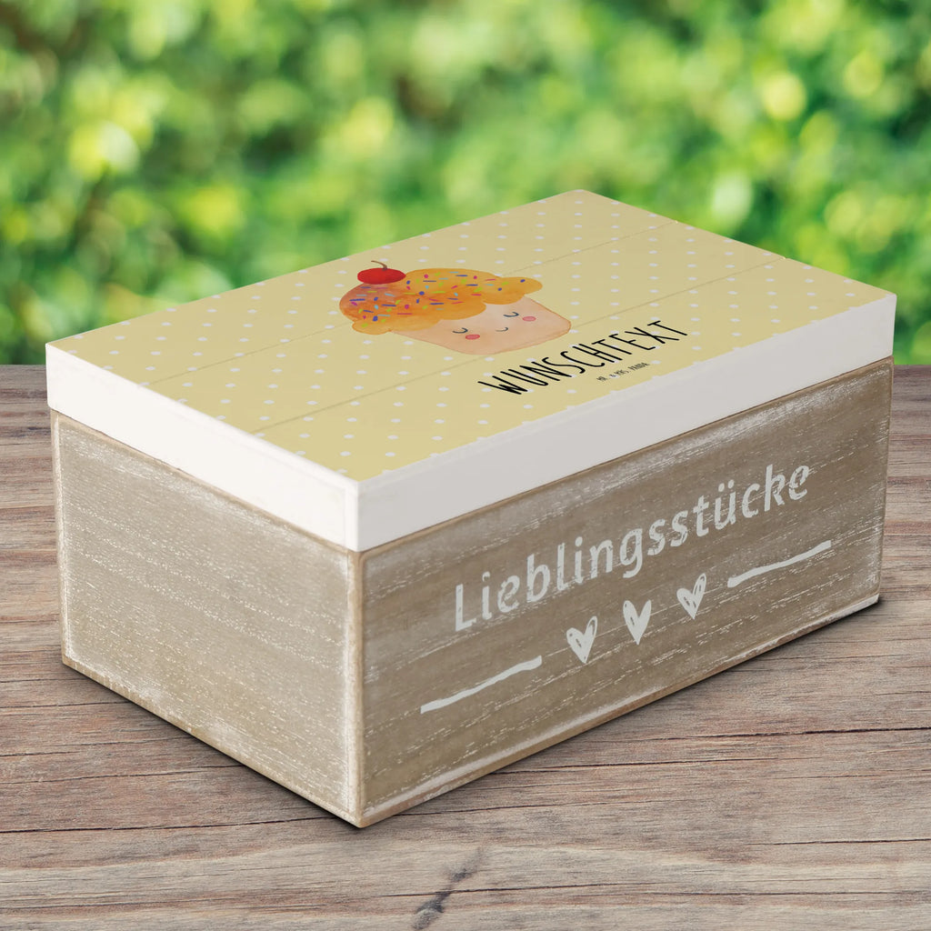 Personalisierte Holzkiste Cupcake Holzkiste mit Namen, Kiste mit Namen, Schatzkiste mit Namen, Truhe mit Namen, Schatulle mit Namen, Erinnerungsbox mit Namen, Erinnerungskiste, mit Namen, Dekokiste mit Namen, Aufbewahrungsbox mit Namen, Holzkiste Personalisiert, Kiste Personalisiert, Schatzkiste Personalisiert, Truhe Personalisiert, Schatulle Personalisiert, Erinnerungsbox Personalisiert, Erinnerungskiste Personalisiert, Dekokiste Personalisiert, Aufbewahrungsbox Personalisiert, Geschenkbox personalisiert, GEschenkdose personalisiert, Tiermotive, Gute Laune, lustige Sprüche, Tiere, Cupcakes, Muffin, Wunder, Küche Deko, Küche Spruch, Backen Geschenk, Geschenk Koch, Motivation Sprüche