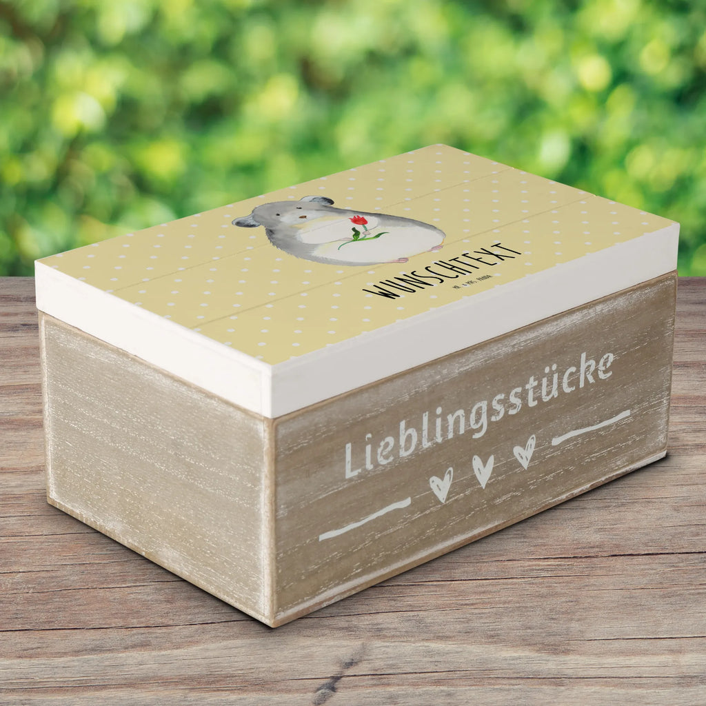 Personalisierte Holzkiste Chinchilla Blume Holzkiste mit Namen, Kiste mit Namen, Schatzkiste mit Namen, Truhe mit Namen, Schatulle mit Namen, Erinnerungsbox mit Namen, Erinnerungskiste, mit Namen, Dekokiste mit Namen, Aufbewahrungsbox mit Namen, Holzkiste Personalisiert, Kiste Personalisiert, Schatzkiste Personalisiert, Truhe Personalisiert, Schatulle Personalisiert, Erinnerungsbox Personalisiert, Erinnerungskiste Personalisiert, Dekokiste Personalisiert, Aufbewahrungsbox Personalisiert, Geschenkbox personalisiert, GEschenkdose personalisiert, Tiermotive, Gute Laune, lustige Sprüche, Tiere, Chinchilla, Chinchillas, Liebeskummer, Kummer, Depressionen, traurig sein, Chaos, Glücklichsein, Büro, Büroalltag