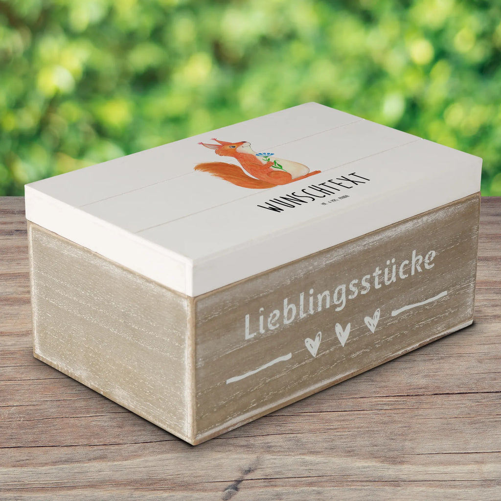 Personalisierte Holzkiste Eichhörnchen Blume Holzkiste mit Namen, Kiste mit Namen, Schatzkiste mit Namen, Truhe mit Namen, Schatulle mit Namen, Erinnerungsbox mit Namen, Erinnerungskiste, mit Namen, Dekokiste mit Namen, Aufbewahrungsbox mit Namen, Holzkiste Personalisiert, Kiste Personalisiert, Schatzkiste Personalisiert, Truhe Personalisiert, Schatulle Personalisiert, Erinnerungsbox Personalisiert, Erinnerungskiste Personalisiert, Dekokiste Personalisiert, Aufbewahrungsbox Personalisiert, Geschenkbox personalisiert, GEschenkdose personalisiert, Tiermotive, Gute Laune, lustige Sprüche, Tiere, Eichhörnchen, Eichhorn, Spruch positiv, Lachen, Spaß, Motivation Sprüche, Motivation Bilder, glücklich Spruch, Spruch Deko