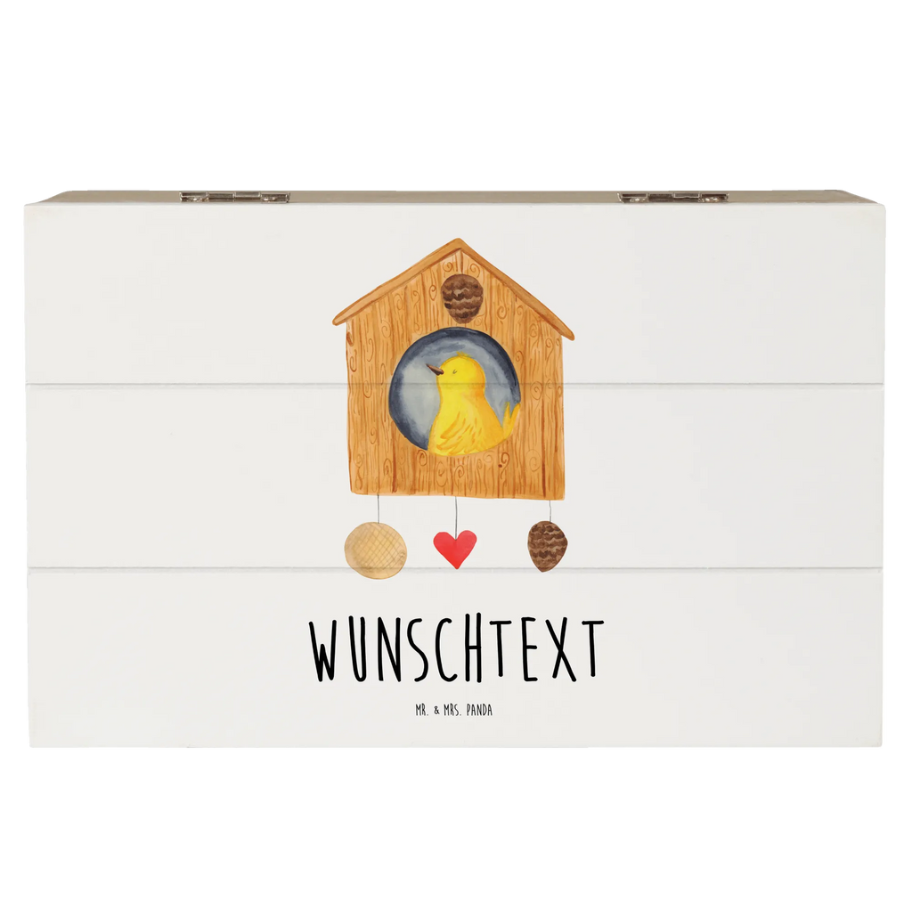 Personalisierte Holzkiste Vogelhaus sweet Home Holzkiste mit Namen, Kiste mit Namen, Schatzkiste mit Namen, Truhe mit Namen, Schatulle mit Namen, Erinnerungsbox mit Namen, Erinnerungskiste, mit Namen, Dekokiste mit Namen, Aufbewahrungsbox mit Namen, Holzkiste Personalisiert, Kiste Personalisiert, Schatzkiste Personalisiert, Truhe Personalisiert, Schatulle Personalisiert, Erinnerungsbox Personalisiert, Erinnerungskiste Personalisiert, Dekokiste Personalisiert, Aufbewahrungsbox Personalisiert, Geschenkbox personalisiert, GEschenkdose personalisiert, Tiermotive, Gute Laune, lustige Sprüche, Tiere, Vogelhaus, Vogel, Home sweet Home, Einzug, Umzug, Geschenk, Einzugsgeschenk, Hausbau, Haus