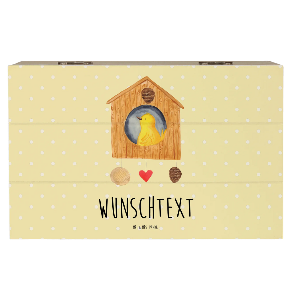 Personalisierte Holzkiste Vogelhaus sweet Home Holzkiste mit Namen, Kiste mit Namen, Schatzkiste mit Namen, Truhe mit Namen, Schatulle mit Namen, Erinnerungsbox mit Namen, Erinnerungskiste, mit Namen, Dekokiste mit Namen, Aufbewahrungsbox mit Namen, Holzkiste Personalisiert, Kiste Personalisiert, Schatzkiste Personalisiert, Truhe Personalisiert, Schatulle Personalisiert, Erinnerungsbox Personalisiert, Erinnerungskiste Personalisiert, Dekokiste Personalisiert, Aufbewahrungsbox Personalisiert, Geschenkbox personalisiert, GEschenkdose personalisiert, Tiermotive, Gute Laune, lustige Sprüche, Tiere, Vogelhaus, Vogel, Home sweet Home, Einzug, Umzug, Geschenk, Einzugsgeschenk, Hausbau, Haus