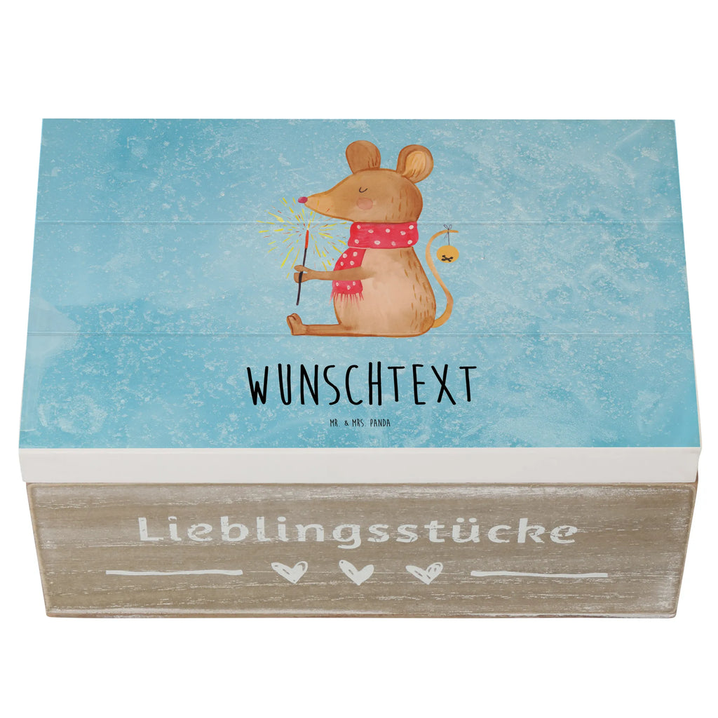 Personalisierte Holzkiste Maus Weihnachten Holzkiste mit Namen, Kiste mit Namen, Schatzkiste mit Namen, Truhe mit Namen, Schatulle mit Namen, Erinnerungsbox mit Namen, Erinnerungskiste, mit Namen, Dekokiste mit Namen, Aufbewahrungsbox mit Namen, Holzkiste Personalisiert, Kiste Personalisiert, Schatzkiste Personalisiert, Truhe Personalisiert, Schatulle Personalisiert, Erinnerungsbox Personalisiert, Erinnerungskiste Personalisiert, Dekokiste Personalisiert, Aufbewahrungsbox Personalisiert, Geschenkbox personalisiert, GEschenkdose personalisiert, Winter, Weihnachten, Weihnachtsdeko, Nikolaus, Advent, Heiligabend, Wintermotiv, Frohe Weihnachten, Weihnachtsgruß, Weihnachtsmotiv, Maus, Mäuschen, Weihnachtswunder