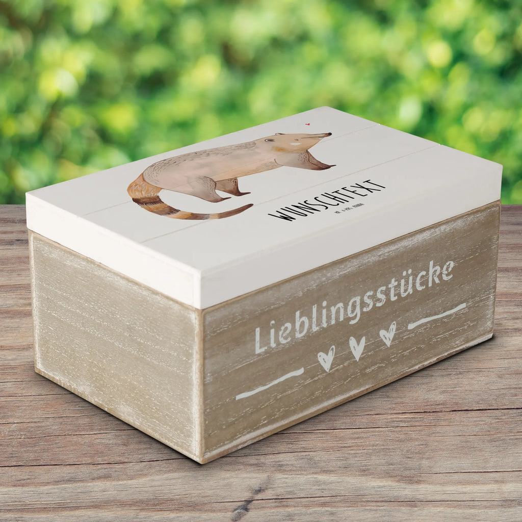 Personalisierte Holzkiste Nasenbaer Holzkiste mit Namen, Kiste mit Namen, Schatzkiste mit Namen, Truhe mit Namen, Schatulle mit Namen, Erinnerungsbox mit Namen, Erinnerungskiste, mit Namen, Dekokiste mit Namen, Aufbewahrungsbox mit Namen, Holzkiste Personalisiert, Kiste Personalisiert, Schatzkiste Personalisiert, Truhe Personalisiert, Schatulle Personalisiert, Erinnerungsbox Personalisiert, Erinnerungskiste Personalisiert, Dekokiste Personalisiert, Aufbewahrungsbox Personalisiert, Geschenkbox personalisiert, GEschenkdose personalisiert, Tiermotive, Gute Laune, lustige Sprüche, Tiere, Nasenbär, Nasenbären, Rüsselbär, Bär