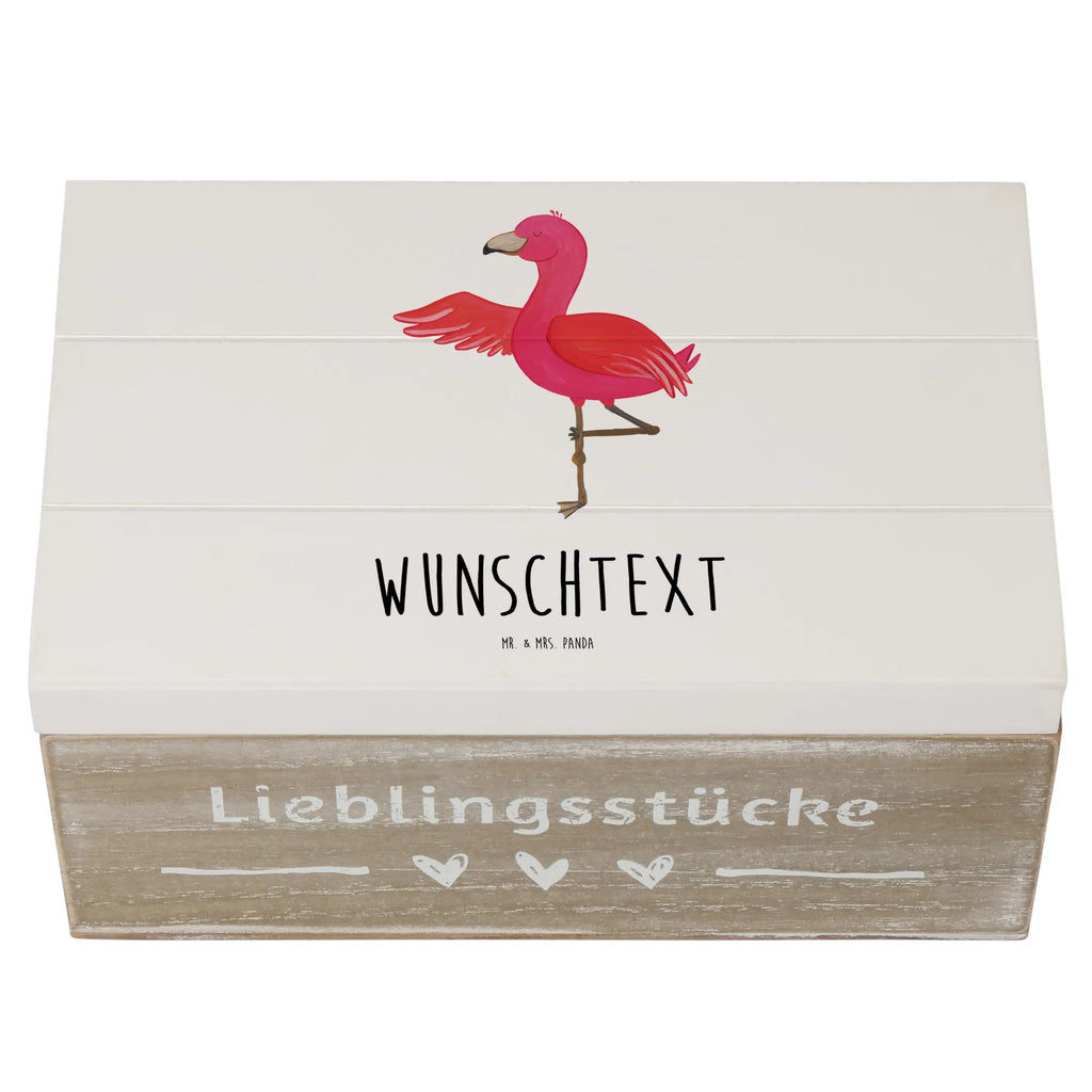 Personalisierte Holzkiste Flamingo Yoga Holzkiste mit Namen, Kiste mit Namen, Schatzkiste mit Namen, Truhe mit Namen, Schatulle mit Namen, Erinnerungsbox mit Namen, Erinnerungskiste, mit Namen, Dekokiste mit Namen, Aufbewahrungsbox mit Namen, Holzkiste Personalisiert, Kiste Personalisiert, Schatzkiste Personalisiert, Truhe Personalisiert, Schatulle Personalisiert, Erinnerungsbox Personalisiert, Erinnerungskiste Personalisiert, Dekokiste Personalisiert, Aufbewahrungsbox Personalisiert, Geschenkbox personalisiert, GEschenkdose personalisiert, Flamingo, Vogel, Yoga, Namaste, Achtsamkeit, Yoga-Übung, Entspannung, Ärger, Aufregen, Tiefenentspannung