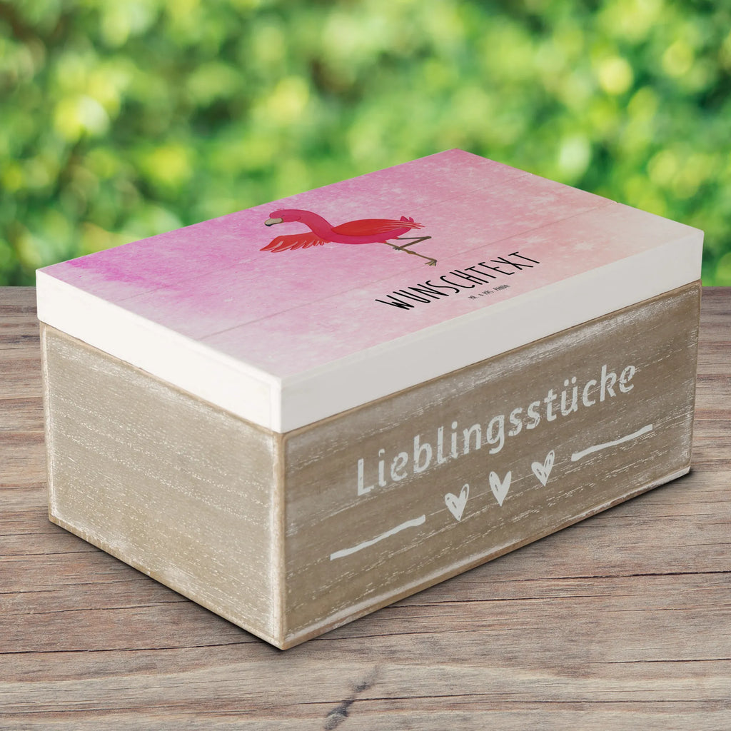 Personalisierte Holzkiste Flamingo Yoga Holzkiste mit Namen, Kiste mit Namen, Schatzkiste mit Namen, Truhe mit Namen, Schatulle mit Namen, Erinnerungsbox mit Namen, Erinnerungskiste, mit Namen, Dekokiste mit Namen, Aufbewahrungsbox mit Namen, Holzkiste Personalisiert, Kiste Personalisiert, Schatzkiste Personalisiert, Truhe Personalisiert, Schatulle Personalisiert, Erinnerungsbox Personalisiert, Erinnerungskiste Personalisiert, Dekokiste Personalisiert, Aufbewahrungsbox Personalisiert, Geschenkbox personalisiert, GEschenkdose personalisiert, Flamingo, Vogel, Yoga, Namaste, Achtsamkeit, Yoga-Übung, Entspannung, Ärger, Aufregen, Tiefenentspannung