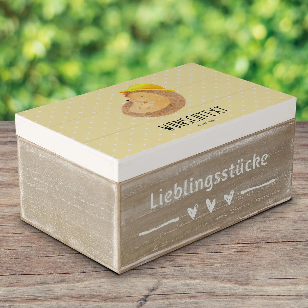 Personalisierte Holzkiste Igel betet Holzkiste mit Namen, Kiste mit Namen, Schatzkiste mit Namen, Truhe mit Namen, Schatulle mit Namen, Erinnerungsbox mit Namen, Erinnerungskiste, mit Namen, Dekokiste mit Namen, Aufbewahrungsbox mit Namen, Holzkiste Personalisiert, Kiste Personalisiert, Schatzkiste Personalisiert, Truhe Personalisiert, Schatulle Personalisiert, Erinnerungsbox Personalisiert, Erinnerungskiste Personalisiert, Dekokiste Personalisiert, Aufbewahrungsbox Personalisiert, Geschenkbox personalisiert, GEschenkdose personalisiert, Tiermotive, Gute Laune, lustige Sprüche, Tiere, Igel, Igel mit Hut, Sonnenhut, Gott, Amen, beten, Leben, Dankbarkeit, Dankbar sein, dankbar, genießen