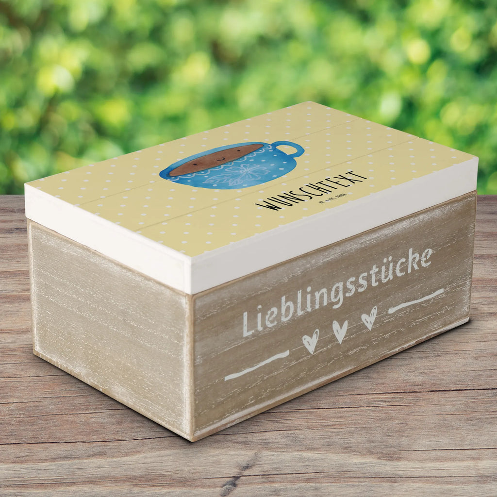 Personalisierte Holzkiste Kaffee Tasse Holzkiste mit Namen, Kiste mit Namen, Schatzkiste mit Namen, Truhe mit Namen, Schatulle mit Namen, Erinnerungsbox mit Namen, Erinnerungskiste, mit Namen, Dekokiste mit Namen, Aufbewahrungsbox mit Namen, Holzkiste Personalisiert, Kiste Personalisiert, Schatzkiste Personalisiert, Truhe Personalisiert, Schatulle Personalisiert, Erinnerungsbox Personalisiert, Erinnerungskiste Personalisiert, Dekokiste Personalisiert, Aufbewahrungsbox Personalisiert, Geschenkbox personalisiert, GEschenkdose personalisiert, Tiermotive, Gute Laune, lustige Sprüche, Tiere, Kaffee, Tasse, Liebe, Geschmack, Genuss, Glücklich