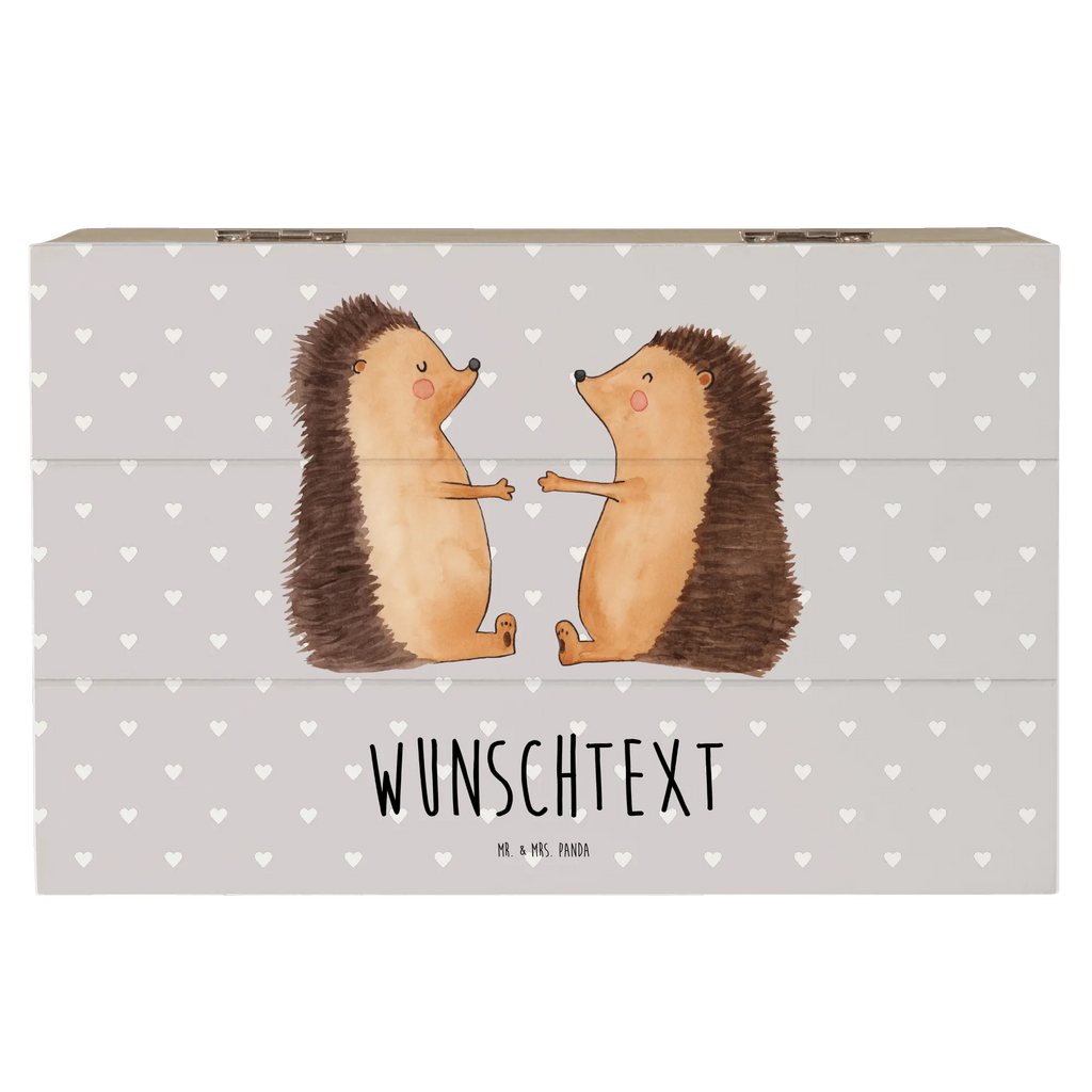 Personalisierte Holzkiste Igel Liebe Holzkiste mit Namen, Kiste mit Namen, Schatzkiste mit Namen, Truhe mit Namen, Schatulle mit Namen, Erinnerungsbox mit Namen, Erinnerungskiste, mit Namen, Dekokiste mit Namen, Aufbewahrungsbox mit Namen, Holzkiste Personalisiert, Kiste Personalisiert, Schatzkiste Personalisiert, Truhe Personalisiert, Schatulle Personalisiert, Erinnerungsbox Personalisiert, Erinnerungskiste Personalisiert, Dekokiste Personalisiert, Aufbewahrungsbox Personalisiert, Geschenkbox personalisiert, GEschenkdose personalisiert, Liebe, Partner, Freund, Freundin, Ehemann, Ehefrau, Heiraten, Verlobung, Heiratsantrag, Liebesgeschenk, Jahrestag, Hocheitstag, Verliebt, Verlobt, Verheiratet, Geschenk, Liebesbeweis, Hochzeitstag, Hochzeit, Igel