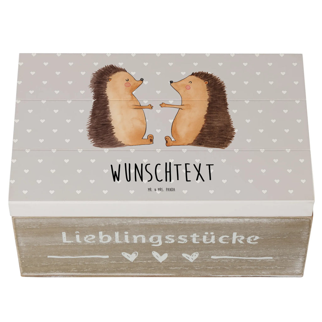 Personalisierte Holzkiste Igel Liebe Holzkiste mit Namen, Kiste mit Namen, Schatzkiste mit Namen, Truhe mit Namen, Schatulle mit Namen, Erinnerungsbox mit Namen, Erinnerungskiste, mit Namen, Dekokiste mit Namen, Aufbewahrungsbox mit Namen, Holzkiste Personalisiert, Kiste Personalisiert, Schatzkiste Personalisiert, Truhe Personalisiert, Schatulle Personalisiert, Erinnerungsbox Personalisiert, Erinnerungskiste Personalisiert, Dekokiste Personalisiert, Aufbewahrungsbox Personalisiert, Geschenkbox personalisiert, GEschenkdose personalisiert, Liebe, Partner, Freund, Freundin, Ehemann, Ehefrau, Heiraten, Verlobung, Heiratsantrag, Liebesgeschenk, Jahrestag, Hocheitstag, Verliebt, Verlobt, Verheiratet, Geschenk, Liebesbeweis, Hochzeitstag, Hochzeit, Igel