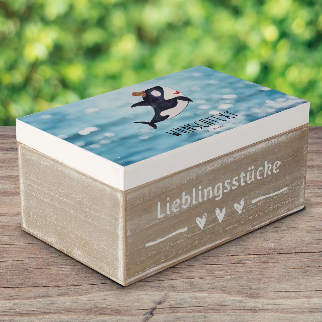 Personalisierte Holzkiste Orca Zylinder Holzkiste mit Namen, Kiste mit Namen, Schatzkiste mit Namen, Truhe mit Namen, Schatulle mit Namen, Erinnerungsbox mit Namen, Erinnerungskiste, mit Namen, Dekokiste mit Namen, Aufbewahrungsbox mit Namen, Holzkiste Personalisiert, Kiste Personalisiert, Schatzkiste Personalisiert, Truhe Personalisiert, Schatulle Personalisiert, Erinnerungsbox Personalisiert, Erinnerungskiste Personalisiert, Dekokiste Personalisiert, Aufbewahrungsbox Personalisiert, Geschenkbox personalisiert, GEschenkdose personalisiert, Meerestiere, Meer, Urlaub, Narwal, Glitter, Konfetti, Glitzer, Geburtstag, Feier, Fete, Fest, Glückwunsch, Orca