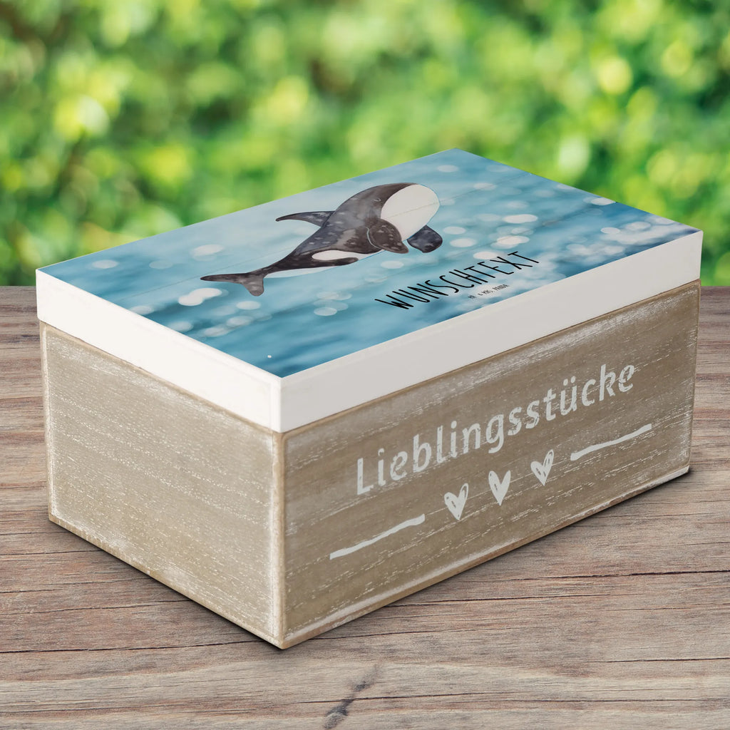 Personalisierte Holzkiste Orca Holzkiste mit Namen, Kiste mit Namen, Schatzkiste mit Namen, Truhe mit Namen, Schatulle mit Namen, Erinnerungsbox mit Namen, Erinnerungskiste, mit Namen, Dekokiste mit Namen, Aufbewahrungsbox mit Namen, Holzkiste Personalisiert, Kiste Personalisiert, Schatzkiste Personalisiert, Truhe Personalisiert, Schatulle Personalisiert, Erinnerungsbox Personalisiert, Erinnerungskiste Personalisiert, Dekokiste Personalisiert, Aufbewahrungsbox Personalisiert, Geschenkbox personalisiert, GEschenkdose personalisiert, Meerestiere, Meer, Urlaub, Orca, Orcas, Killerwal, Wal, Möglichkeiten, Büro, Arbeit, Motivation, Selbstliebe, Neustart, Startup