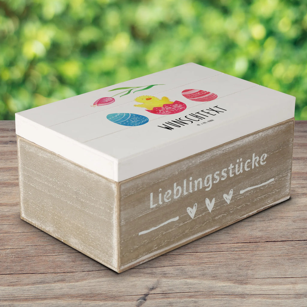 Personalisierte Holzkiste Küken geschlüpft Holzkiste mit Namen, Kiste mit Namen, Schatzkiste mit Namen, Truhe mit Namen, Schatulle mit Namen, Erinnerungsbox mit Namen, Erinnerungskiste, mit Namen, Dekokiste mit Namen, Aufbewahrungsbox mit Namen, Holzkiste Personalisiert, Kiste Personalisiert, Schatzkiste Personalisiert, Truhe Personalisiert, Schatulle Personalisiert, Erinnerungsbox Personalisiert, Erinnerungskiste Personalisiert, Dekokiste Personalisiert, Aufbewahrungsbox Personalisiert, Geschenkbox personalisiert, GEschenkdose personalisiert, Ostern, Osterhase, Ostergeschenke, Osternest, Osterdeko, Geschenke zu Ostern, Ostern Geschenk, Ostergeschenke Kinder, Ostern Kinder, Küken, Osterei, Ostereier, Ei, Frühlingsgefühle, Freude, Grüße, liebe Grüße, Frohe Ostern, Ostergrüße